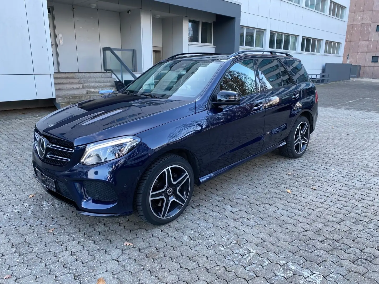 Mercedes-Benz GLE 350 d 4MATIC AMG/Panorama/Massage/ACC/AHK Blauw - 1