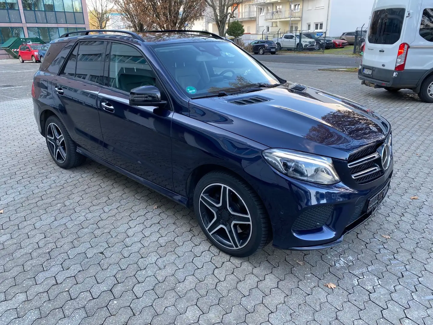 Mercedes-Benz GLE 350 d 4MATIC AMG/Panorama/Massage/ACC/AHK Blauw - 2