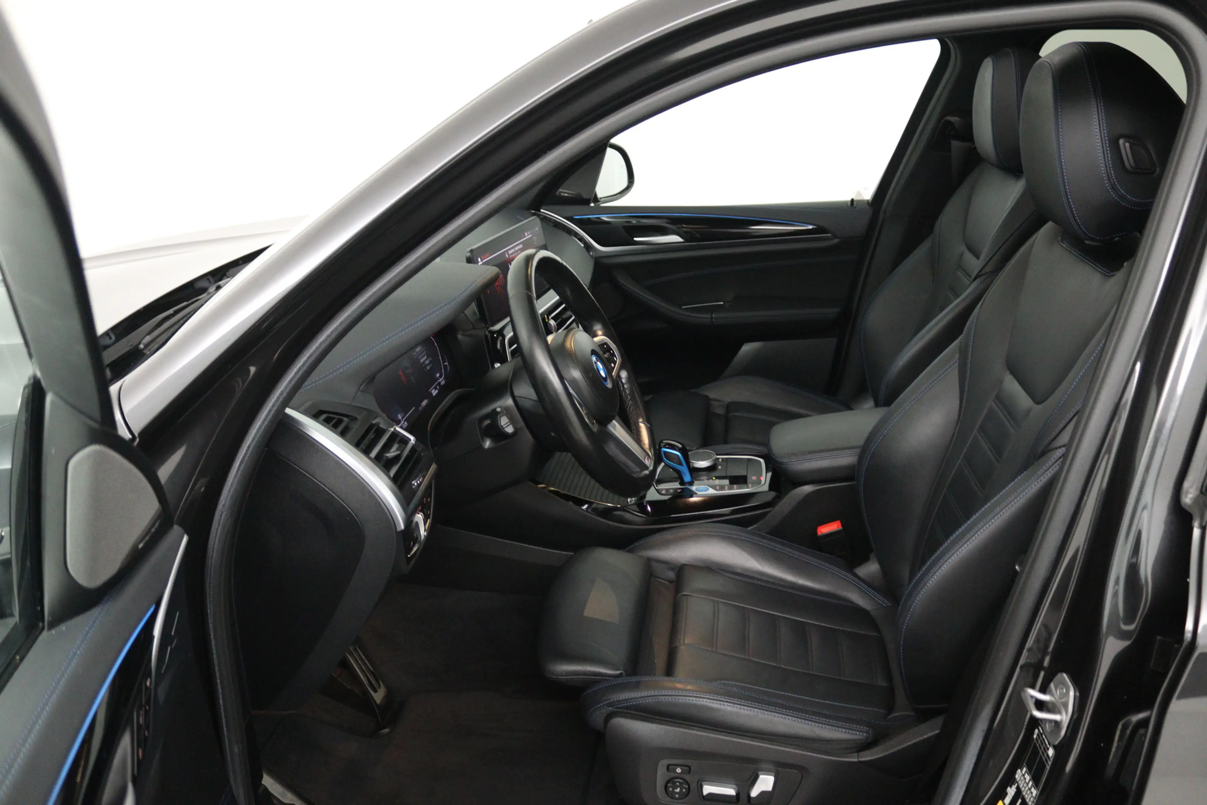 BMW iX3 High Executive 80 kWh (SOH 98%, PANORAMADAK, TREKH — photo 19