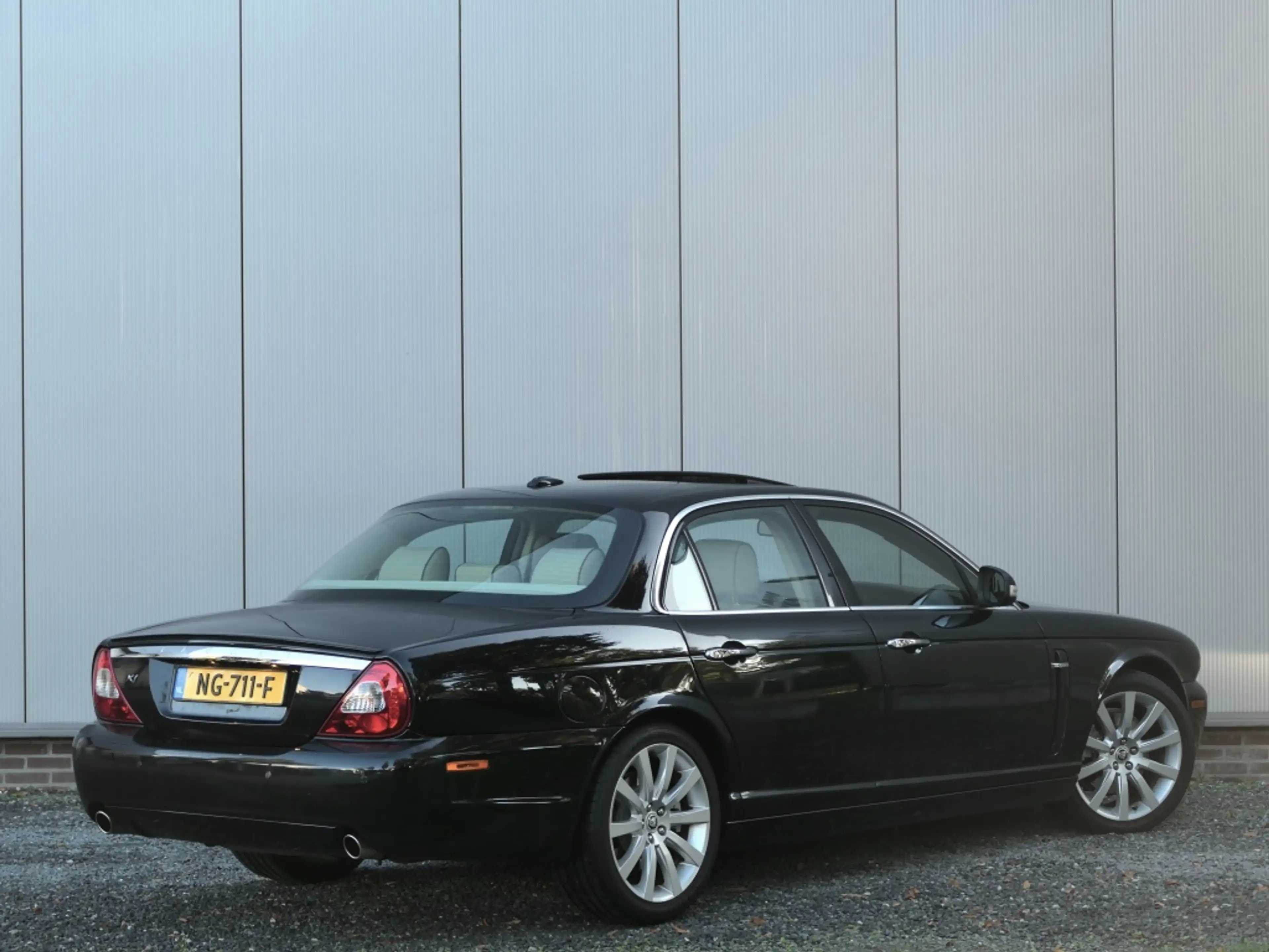 Jaguar XJ 2.7D V6 Sovereign Xenon / Schuifdak / Navigatie — photo 2