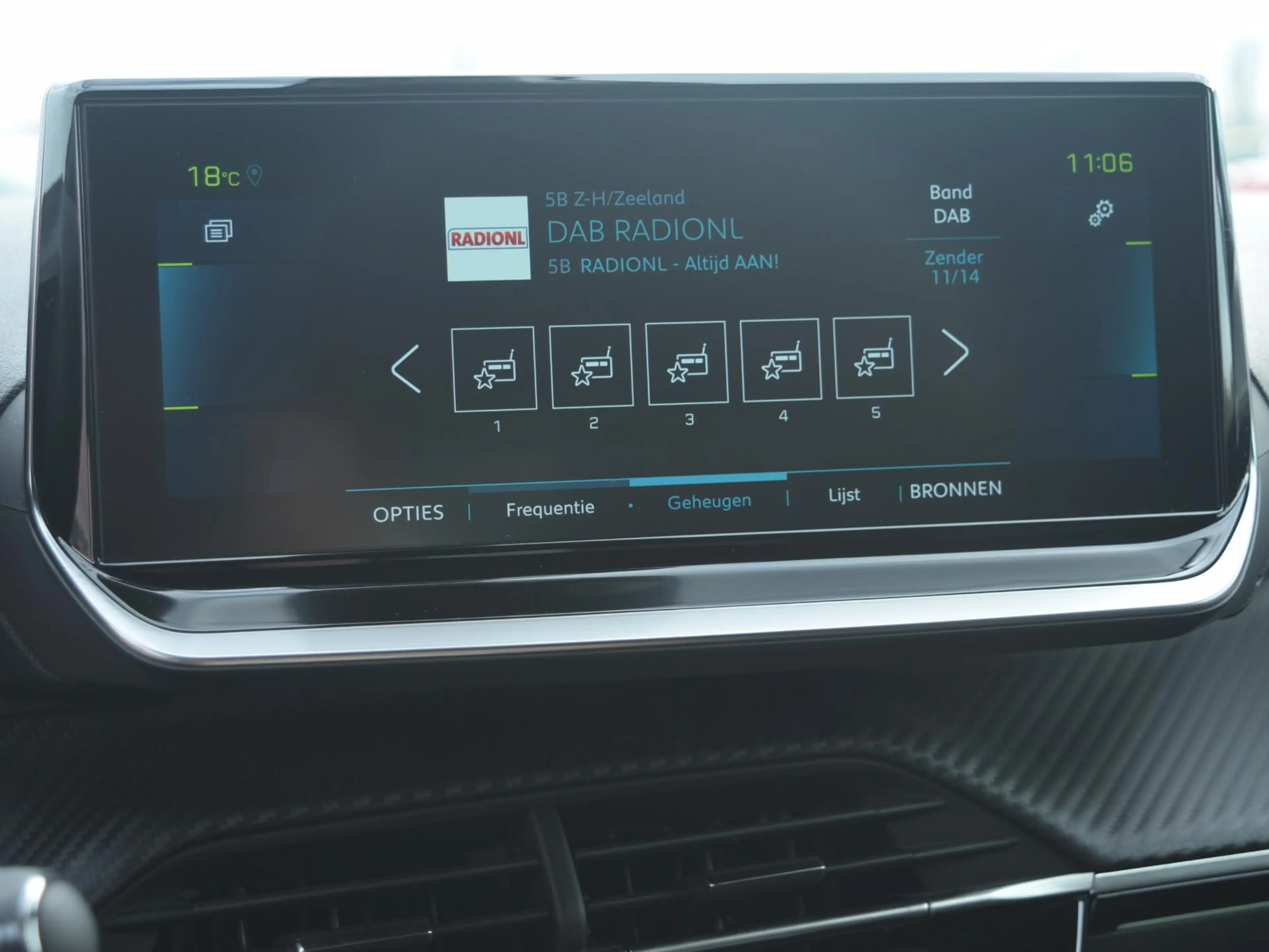 Peugeot e-2008 EV GT 50 kWh Apple Carplay/Android Auto l keyless — photo 11