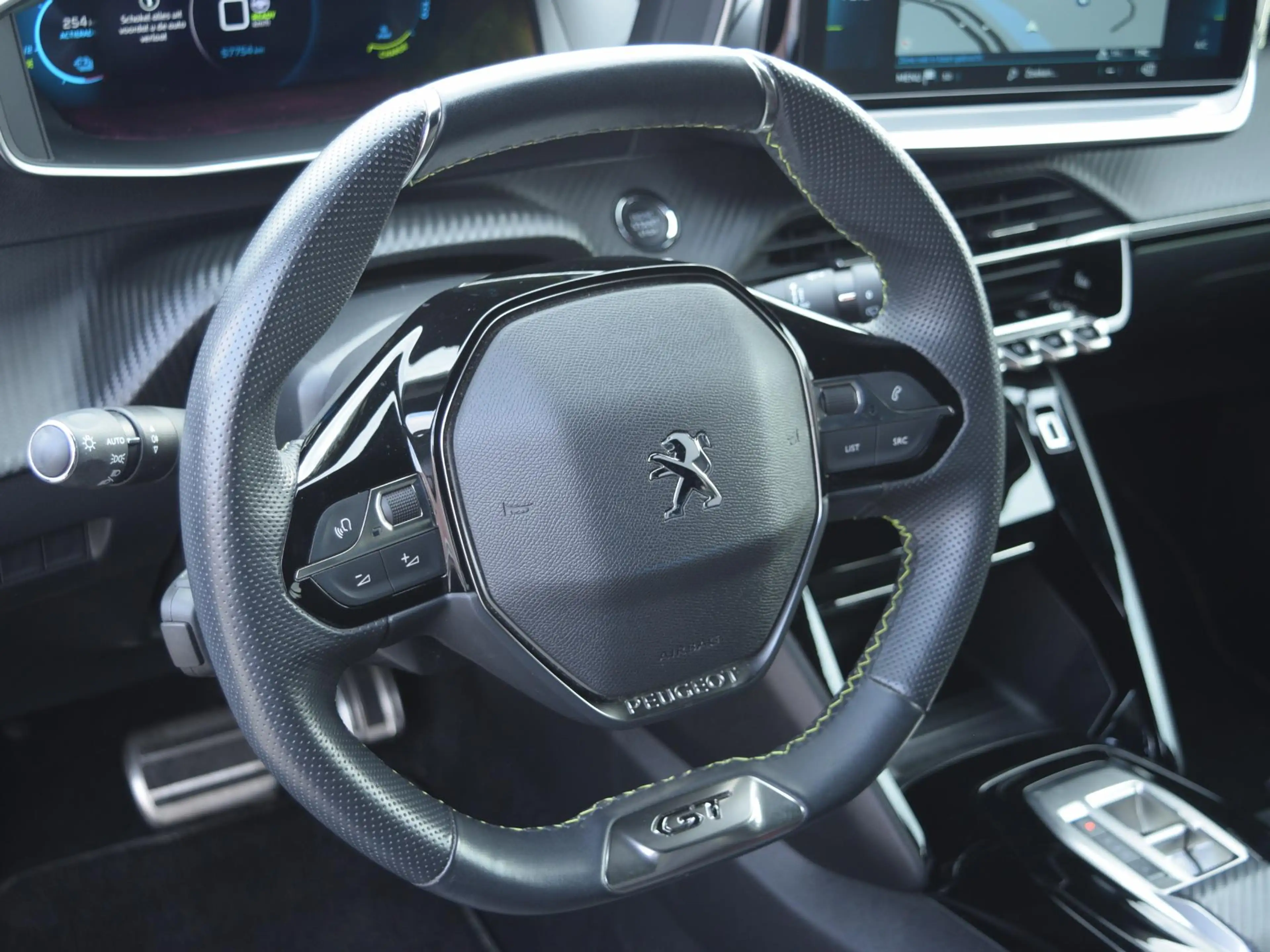 Peugeot e-2008 EV GT 50 kWh Apple Carplay/Android Auto l keyless — photo 6