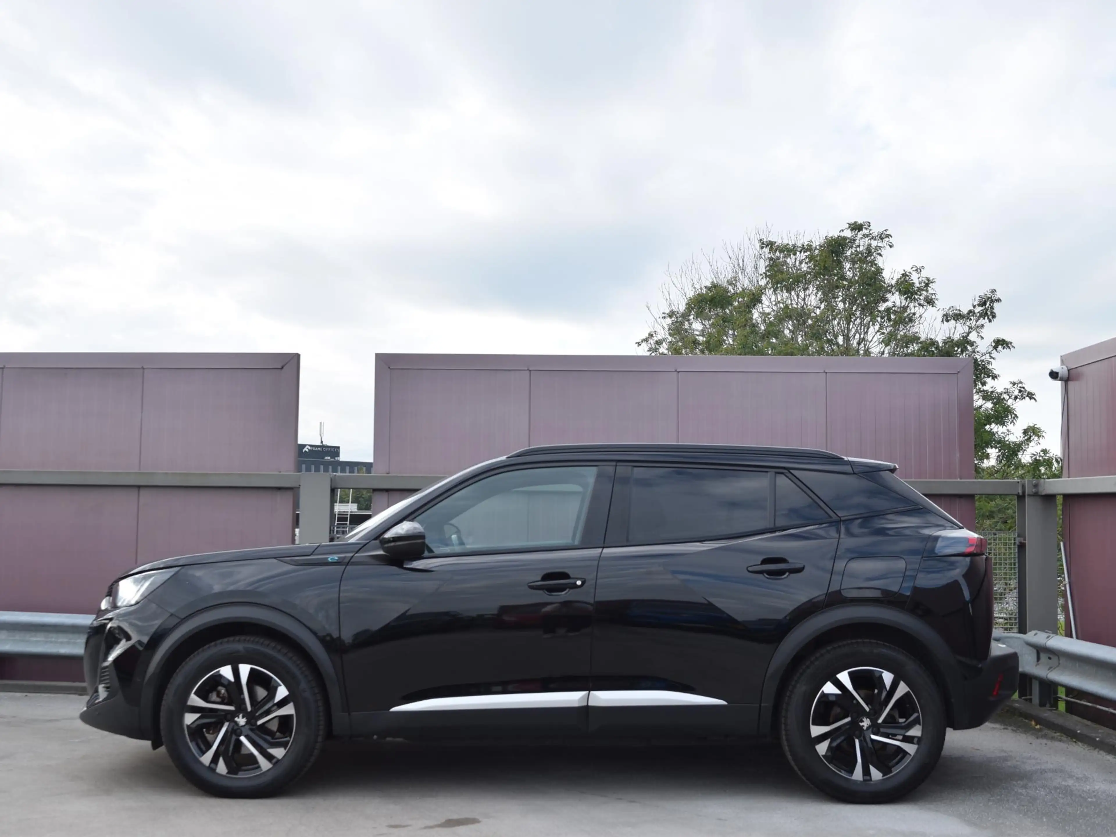 Peugeot e-2008 EV GT 50 kWh Apple Carplay/Android Auto l keyless — photo 2