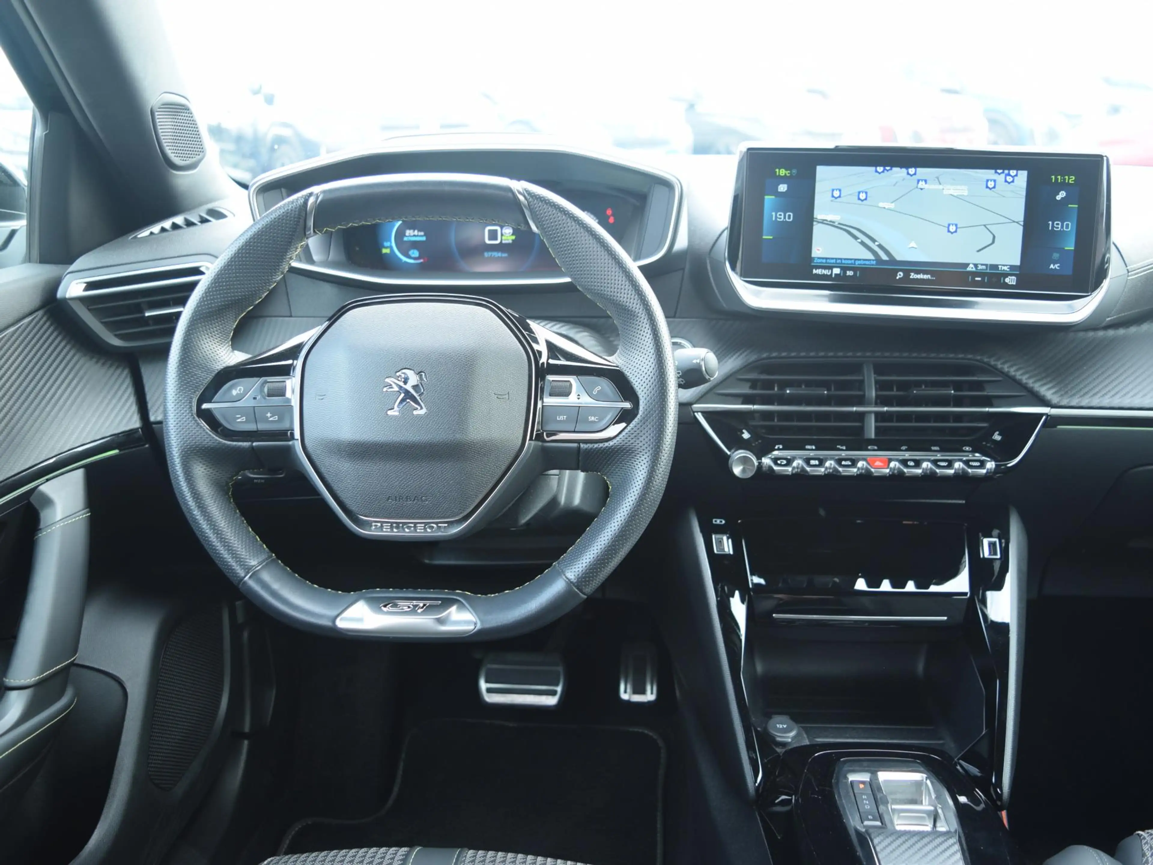 Peugeot e-2008 EV GT 50 kWh Apple Carplay/Android Auto l keyless — photo 9