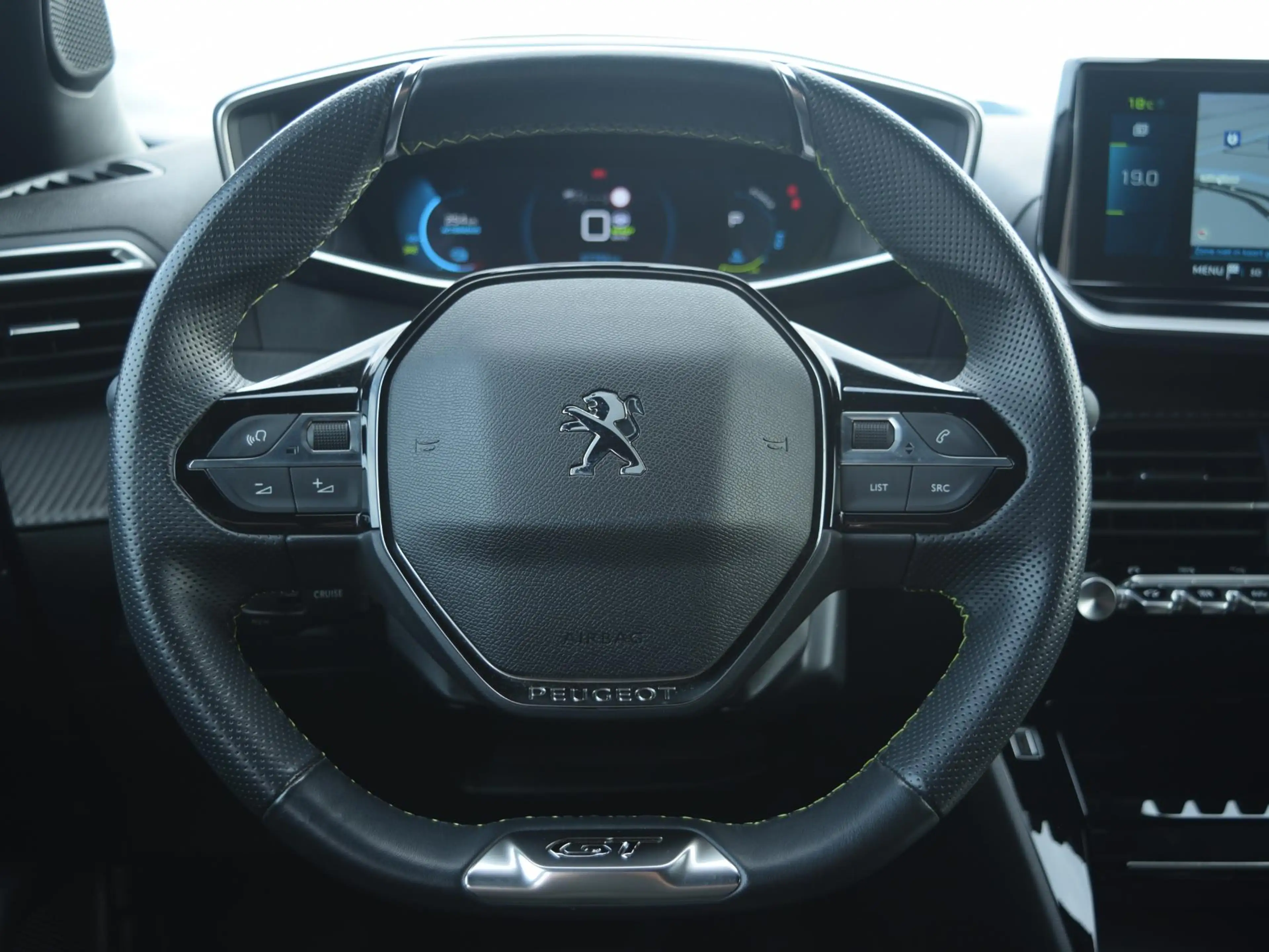 Peugeot e-2008 EV GT 50 kWh Apple Carplay/Android Auto l keyless — photo 7