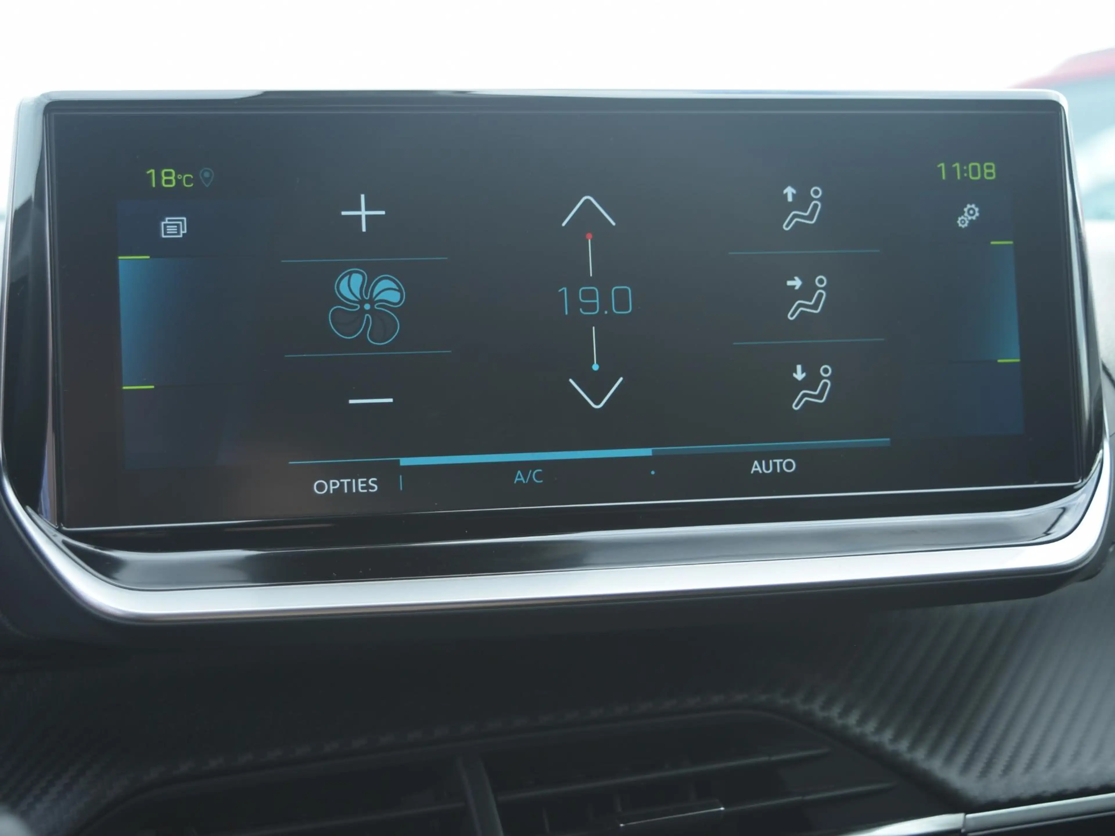Peugeot e-2008 EV GT 50 kWh Apple Carplay/Android Auto l keyless — photo 12