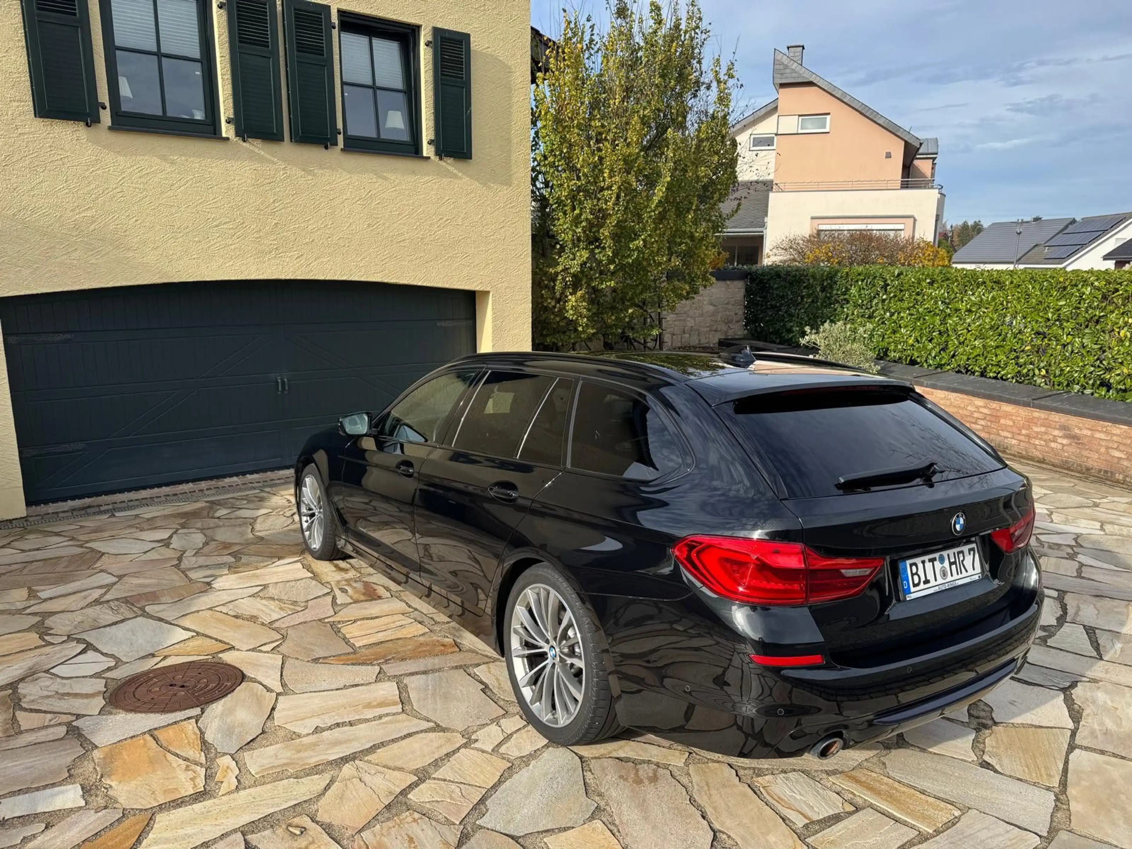 BMW 530 d xDrive Tourings Sport Line, Panoramadach, — photo 2