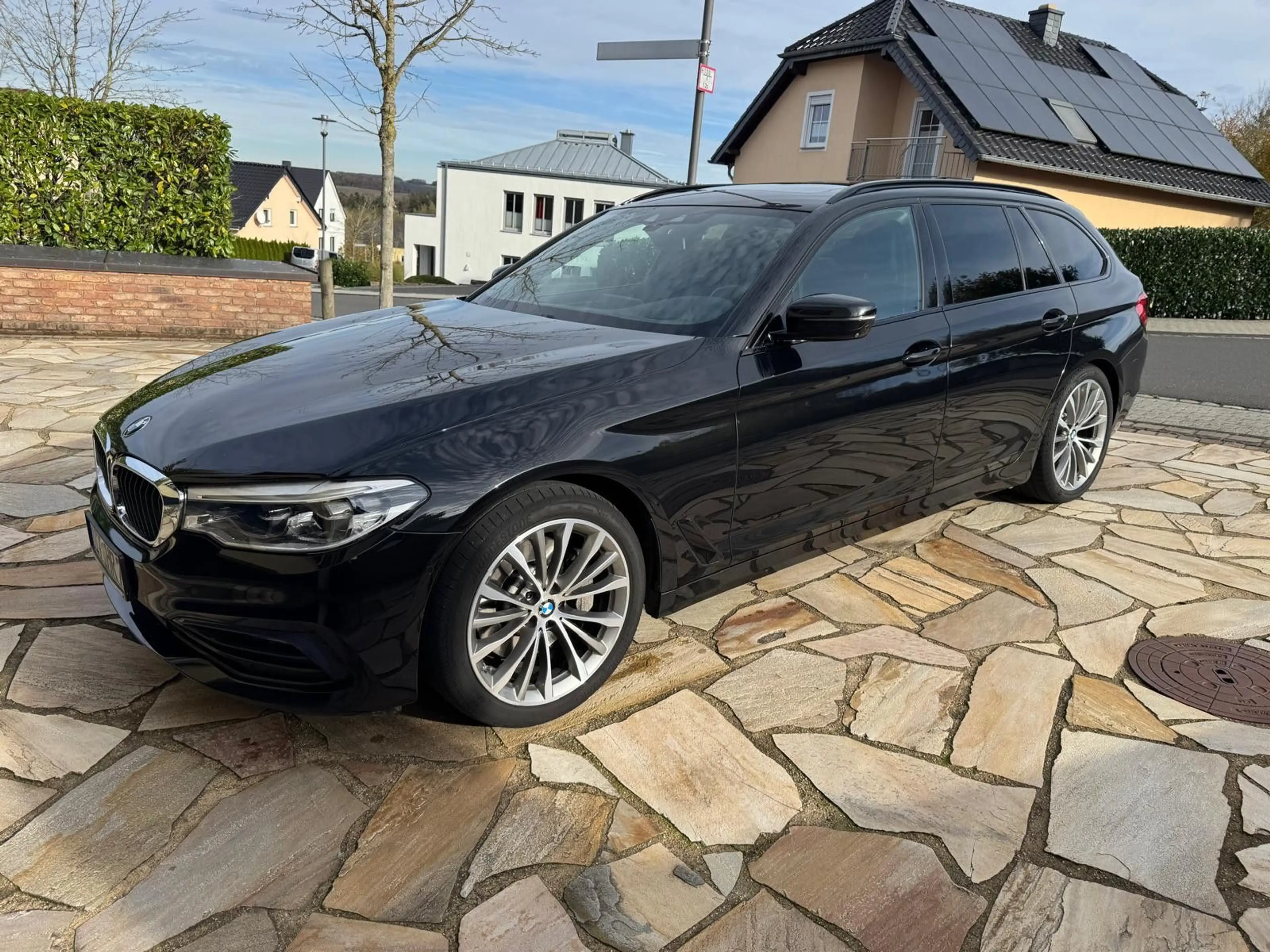 BMW 530 d xDrive Tourings Sport Line, Panoramadach,