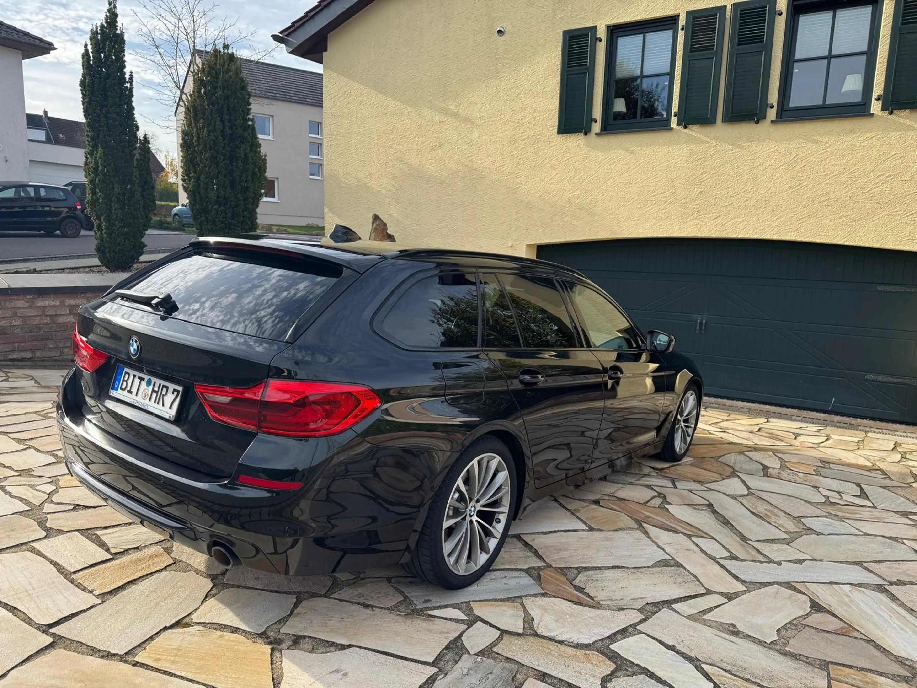 BMW 530 d xDrive Tourings Sport Line, Panoramadach, — photo 4