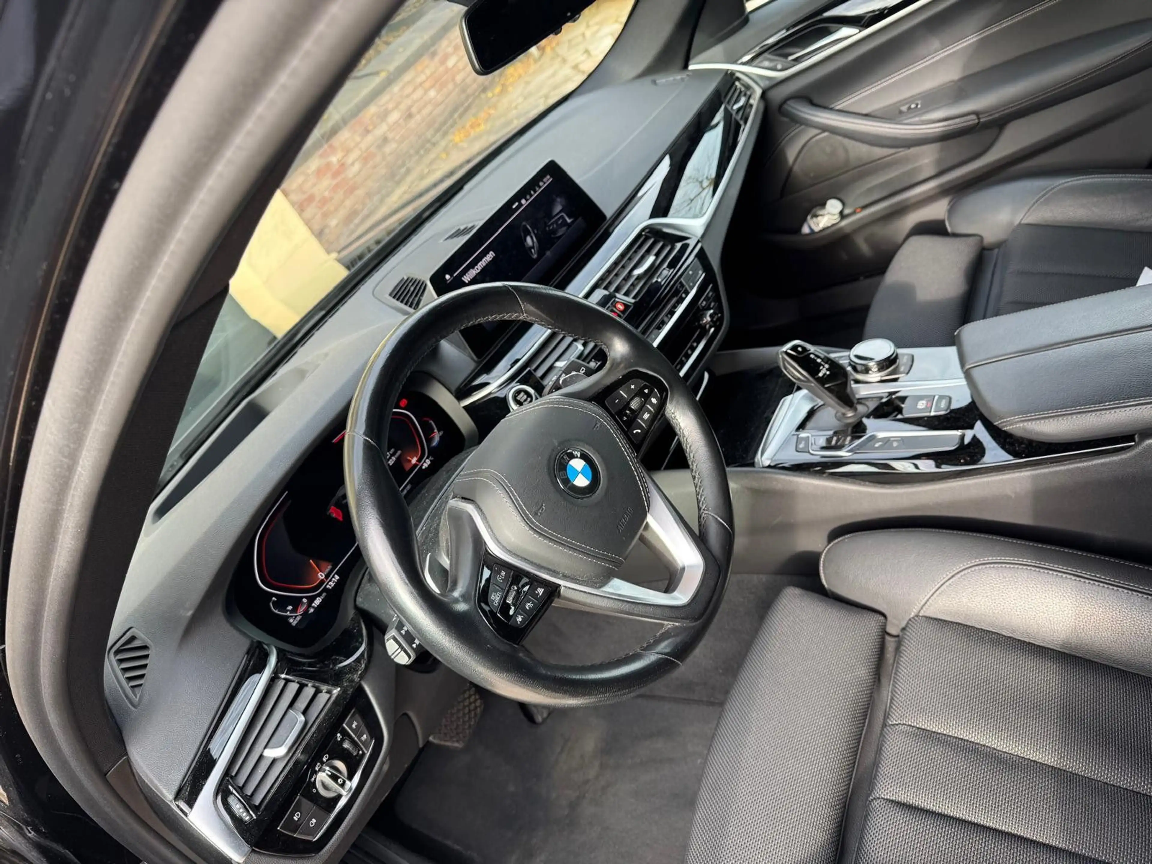 BMW 530 d xDrive Tourings Sport Line, Panoramadach, — photo 5