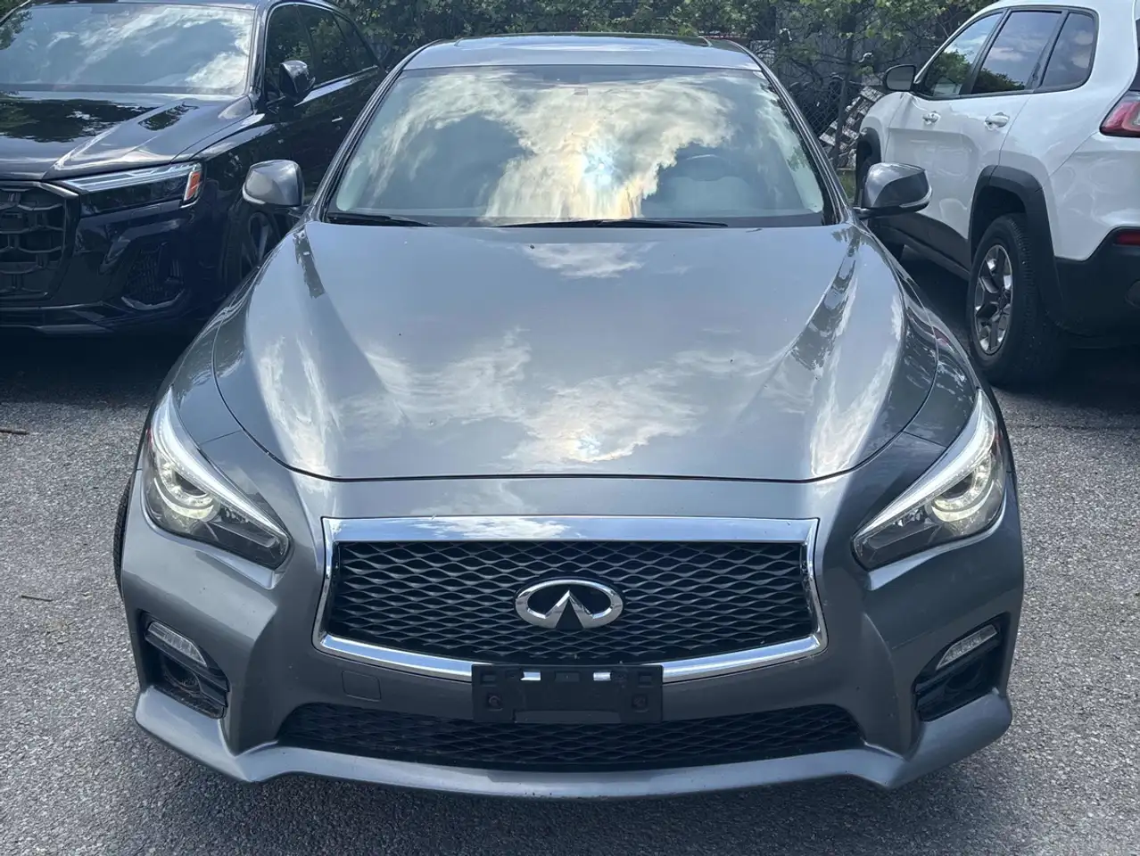 Infiniti Q50 снимка Infiniti Q50