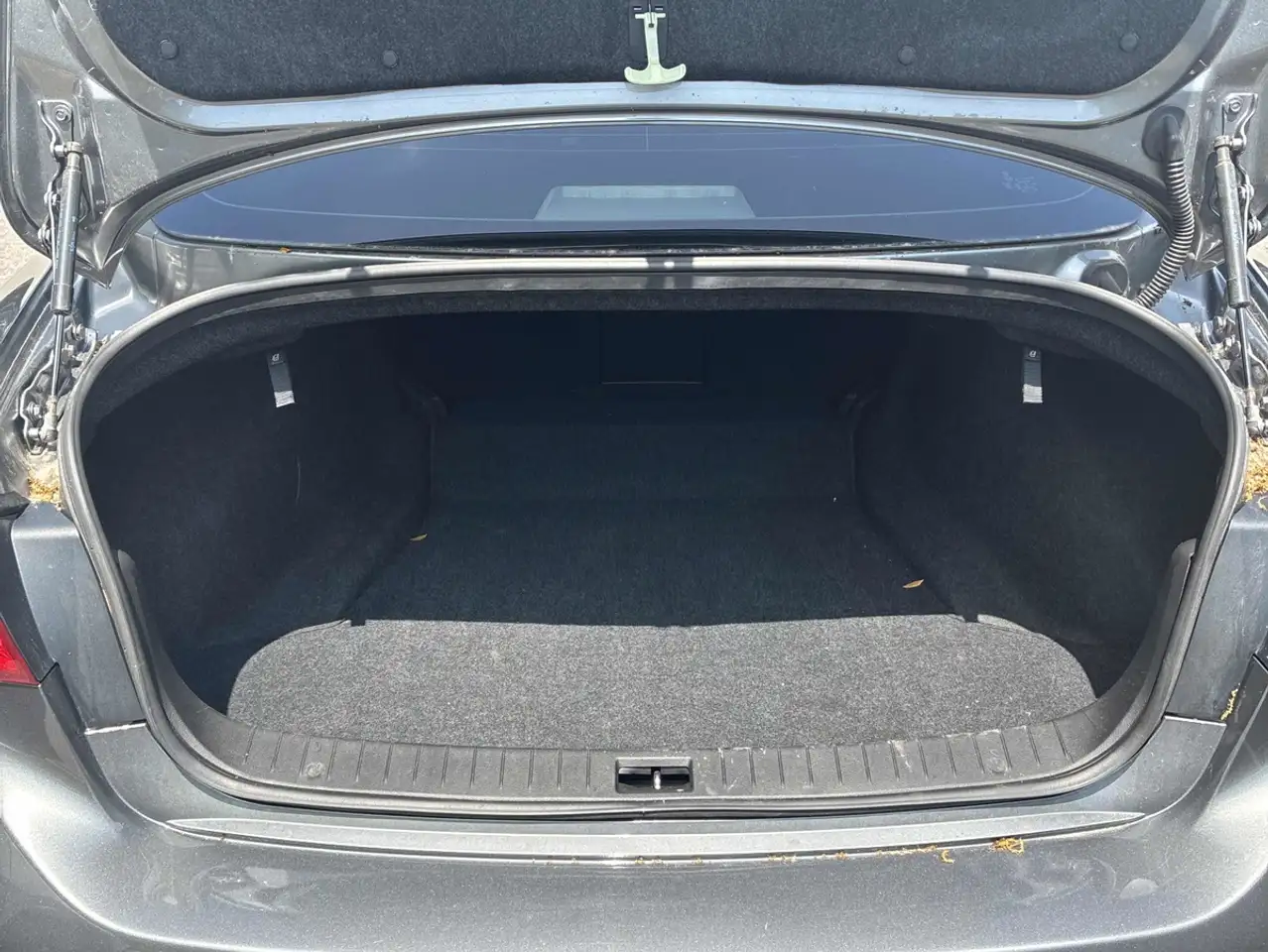 Infiniti Q50 снимка Infiniti Q50