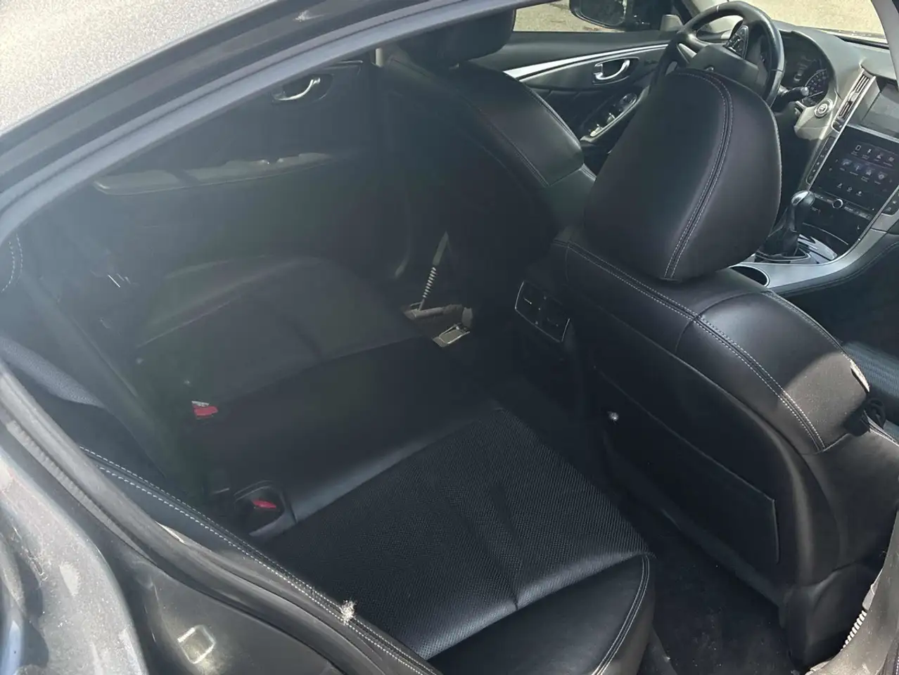 Infiniti Q50 снимка Infiniti Q50
