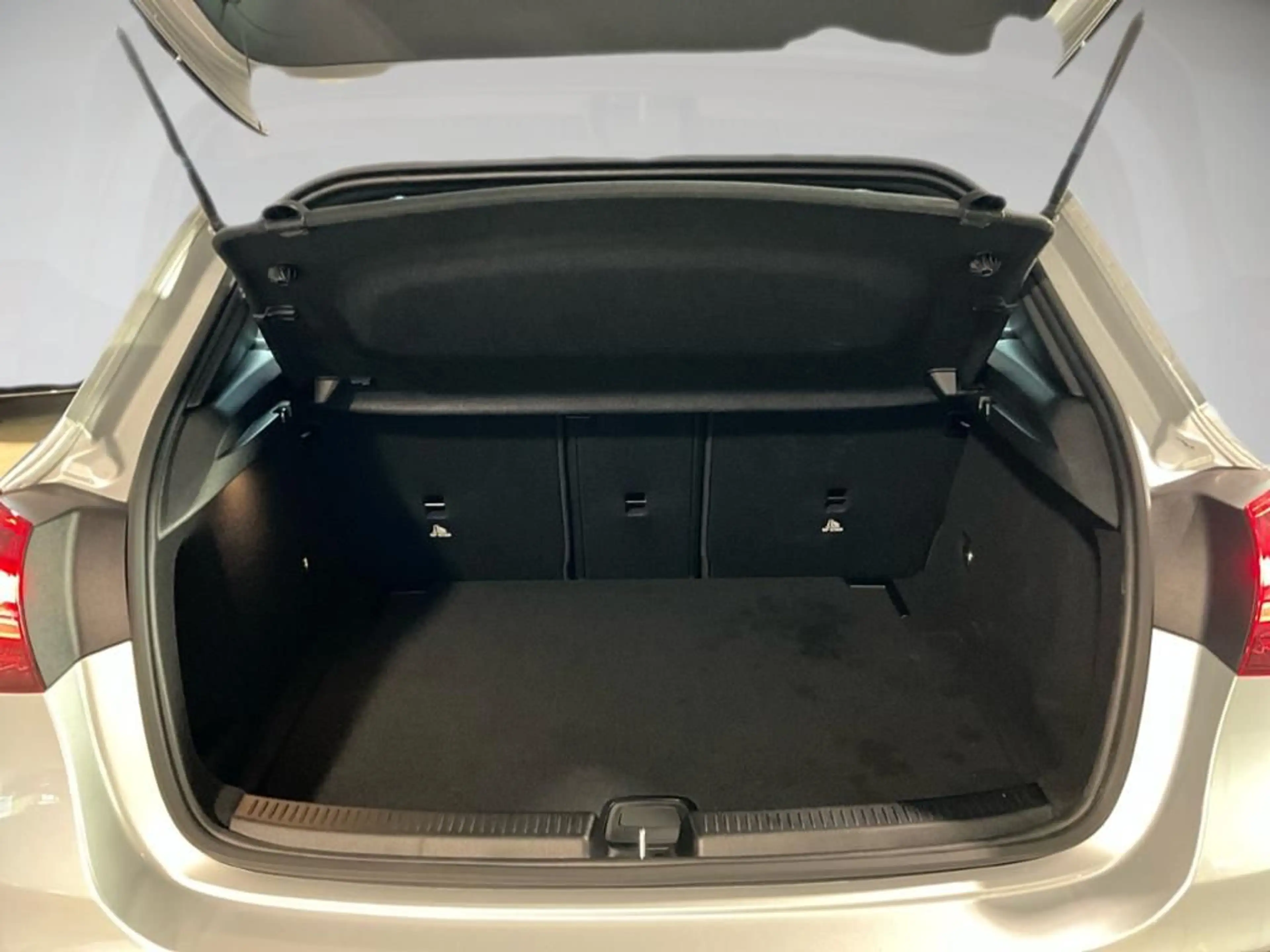 Mercedes-Benz A 200 Progressive ACC AUT Kam. KlimaA LED LM PDC — photo 10