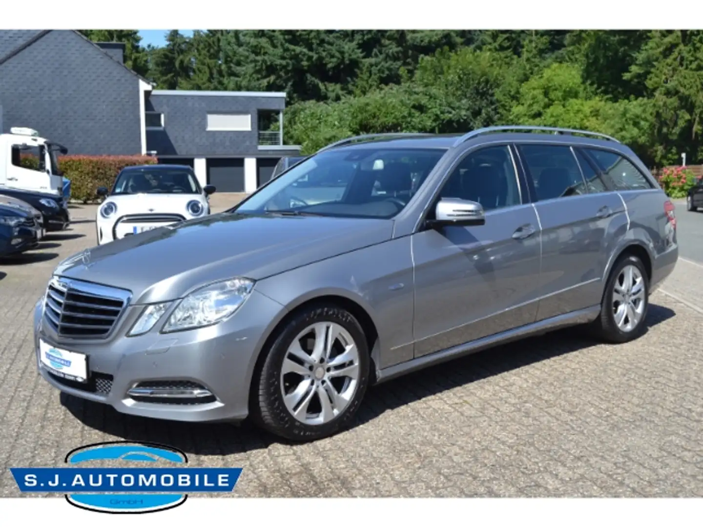 Mercedes-Benz E 200 T-Modell CGI BlueEfficiency ,Autom. Silber - 1