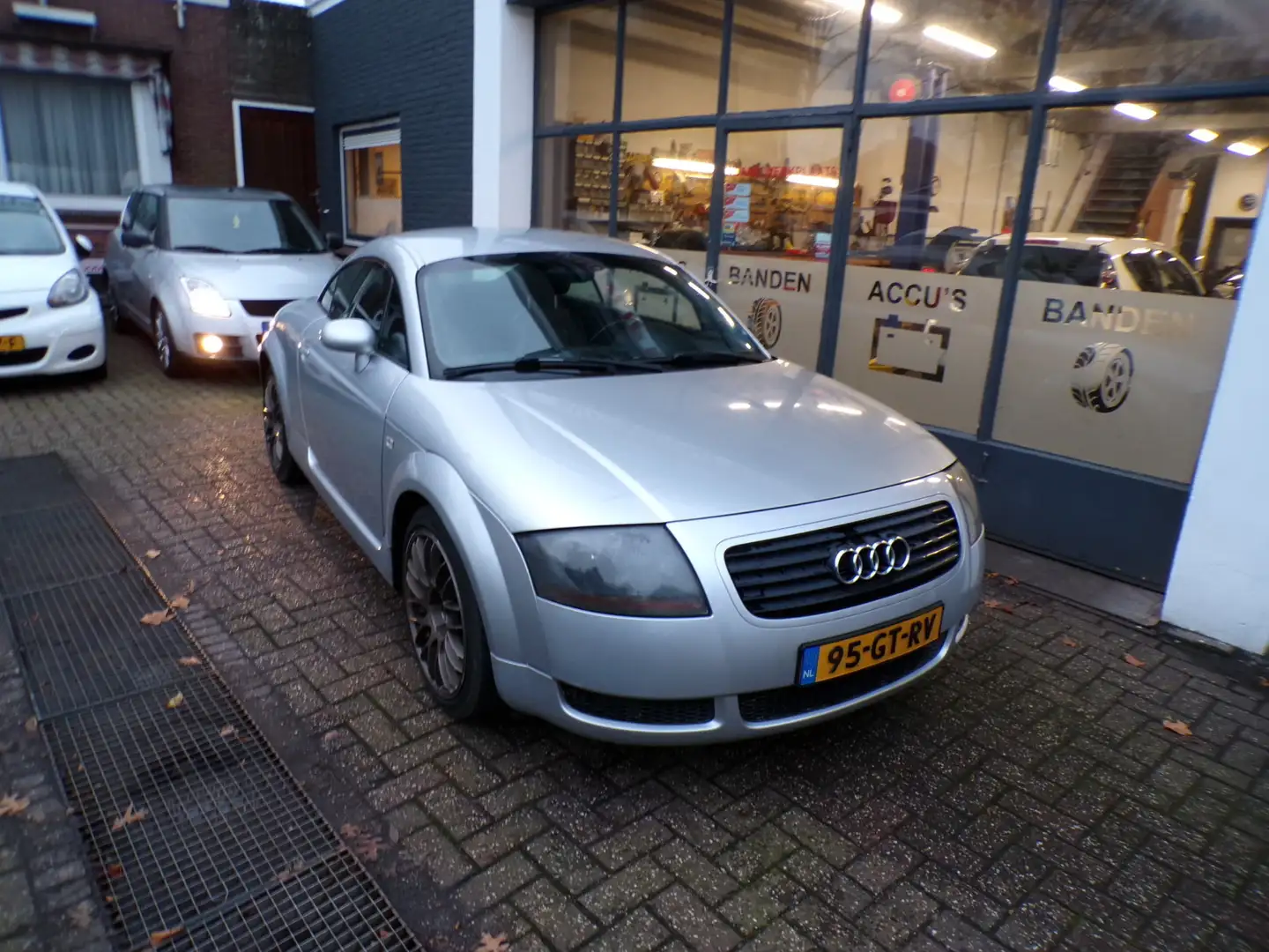 Audi TT 1.8 5V Turbo Goede apk NW KOPPELING! Grijs - 2