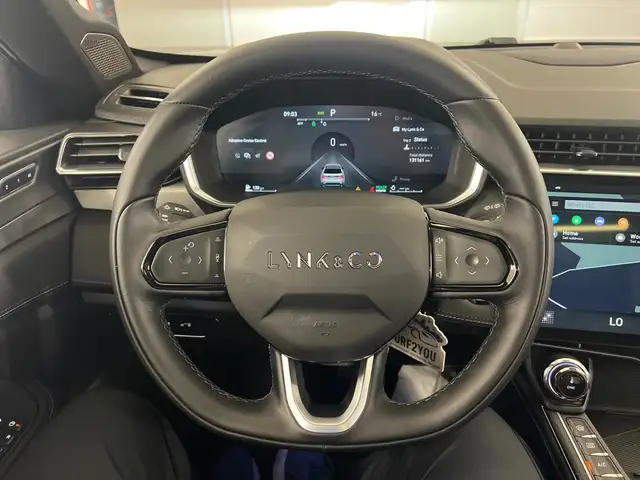 Lynk & Co 01 view 11