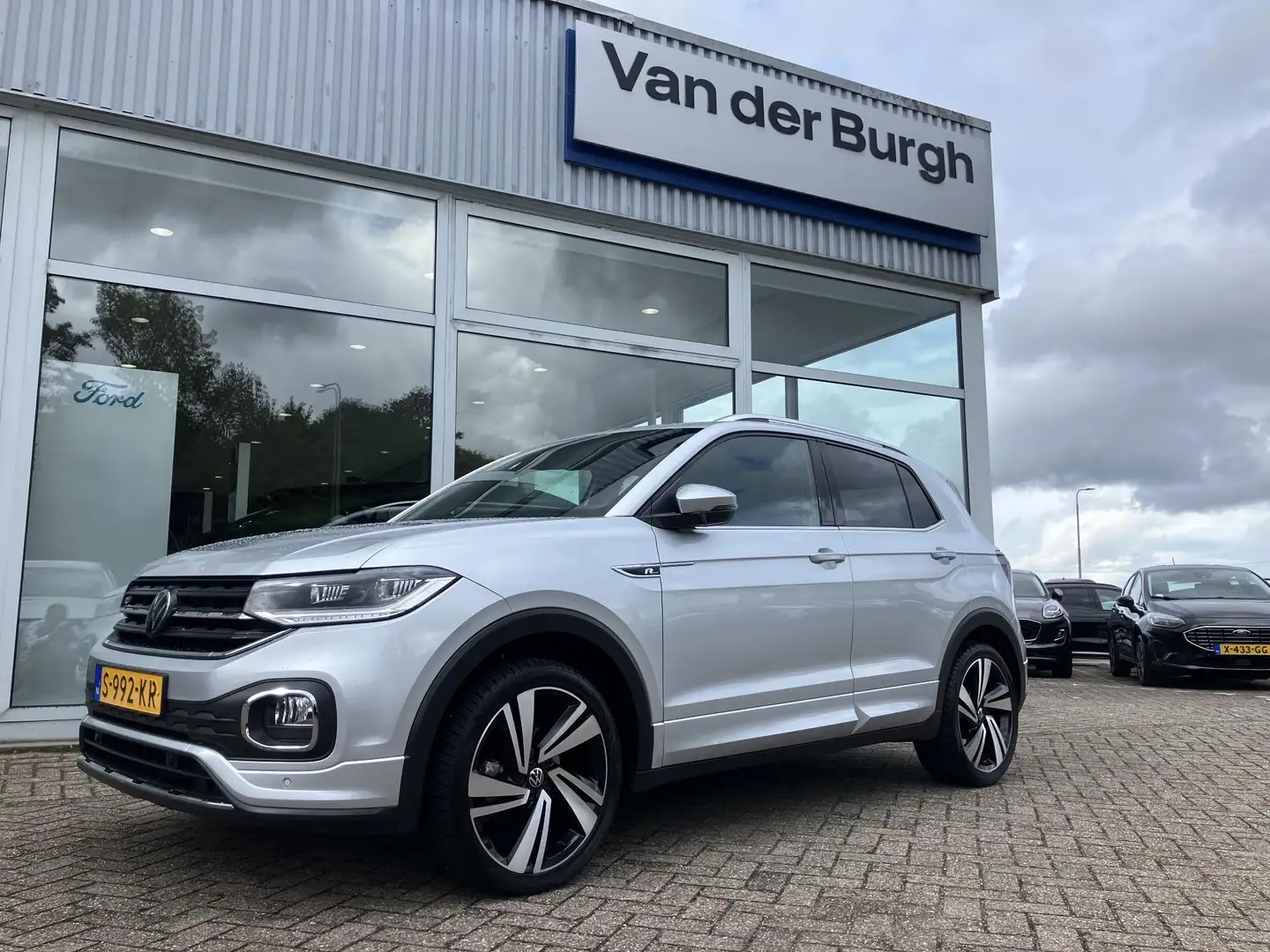 Volkswagen T-Cross 1.0 TSI R-Line Grijs - 2