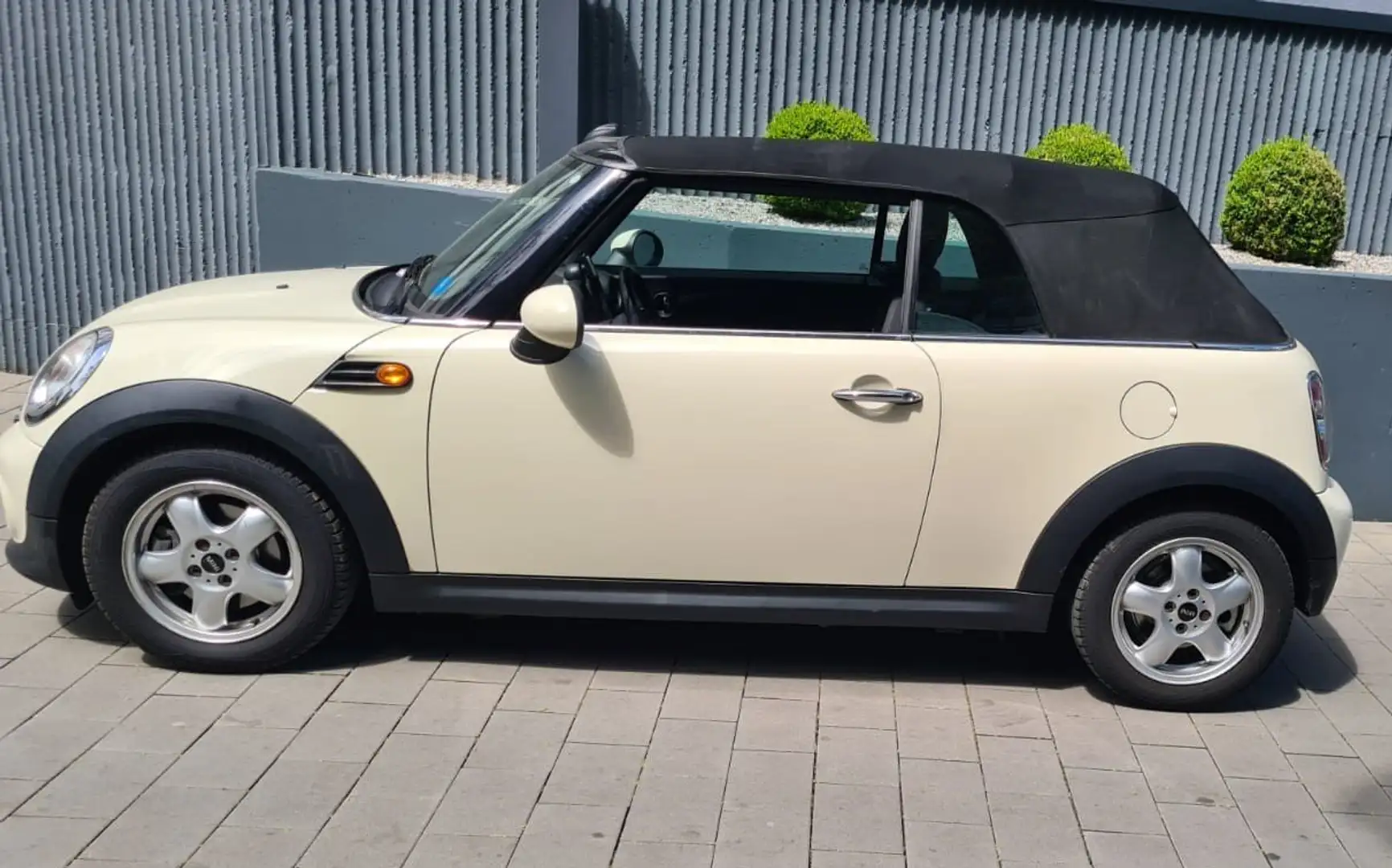 MINI One Cabrio motore 1.6 da 95Cv Beige - 2