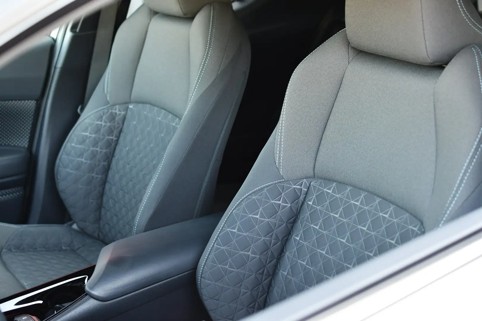 Toyota C-HR 2.0 Hybrid Style Limited Automaat 184pk | Trekhaak Gris - 2