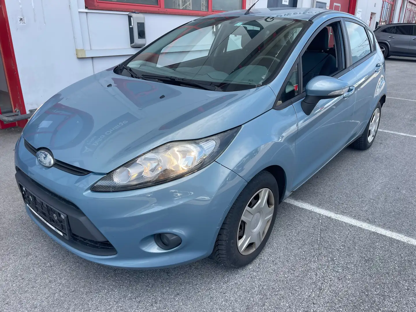 Ford Fiesta Trend Grau - 1