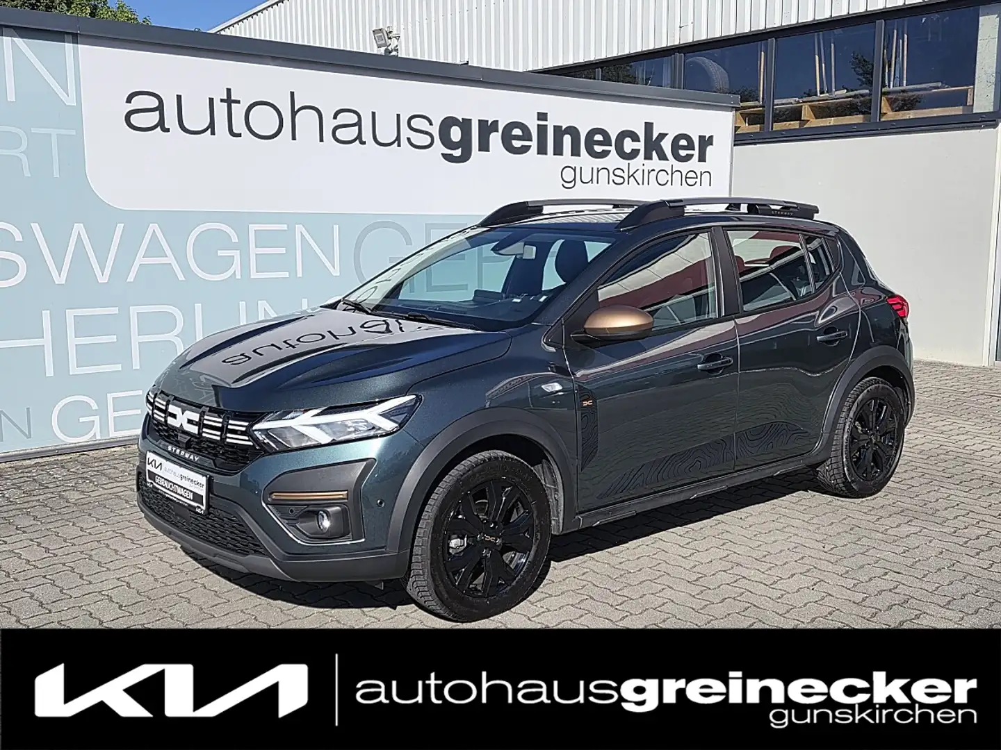 Dacia Sandero Stepway Extreme TCe 90 Grün - 1