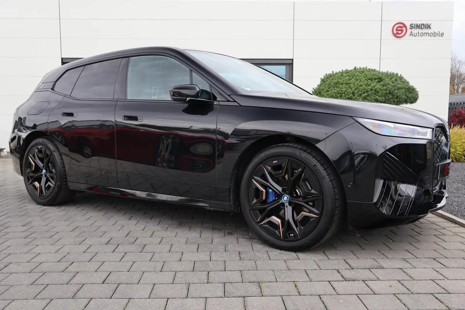 BMW iX 40 xDrive Sport Pano-AHK-ACC-360°Kamera-KeyGo Noir - 1