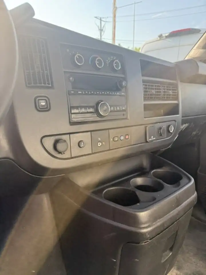 GMC Savana photo GMC Savana