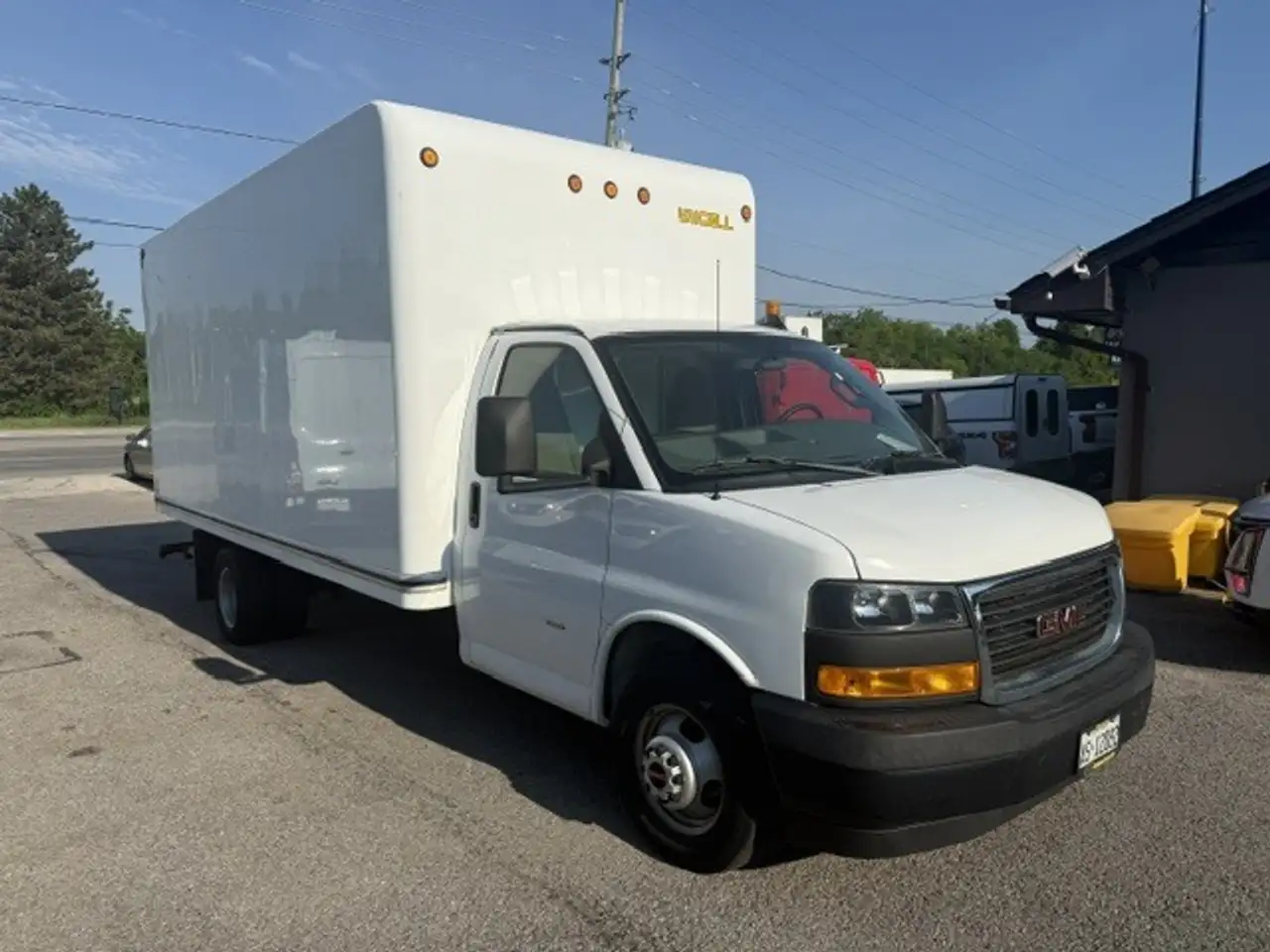 GMC Savana photo GMC Savana