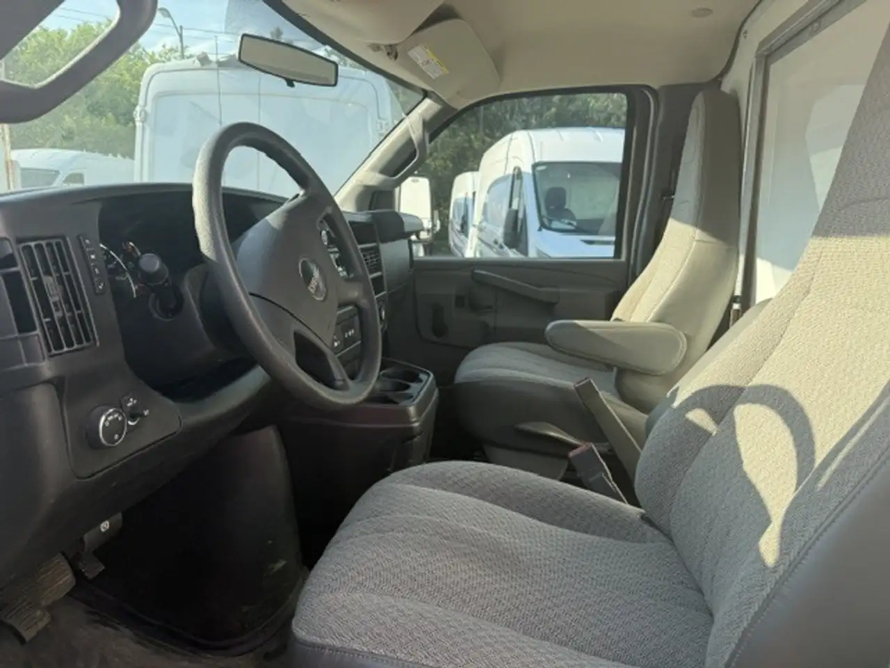 GMC Savana photo GMC Savana