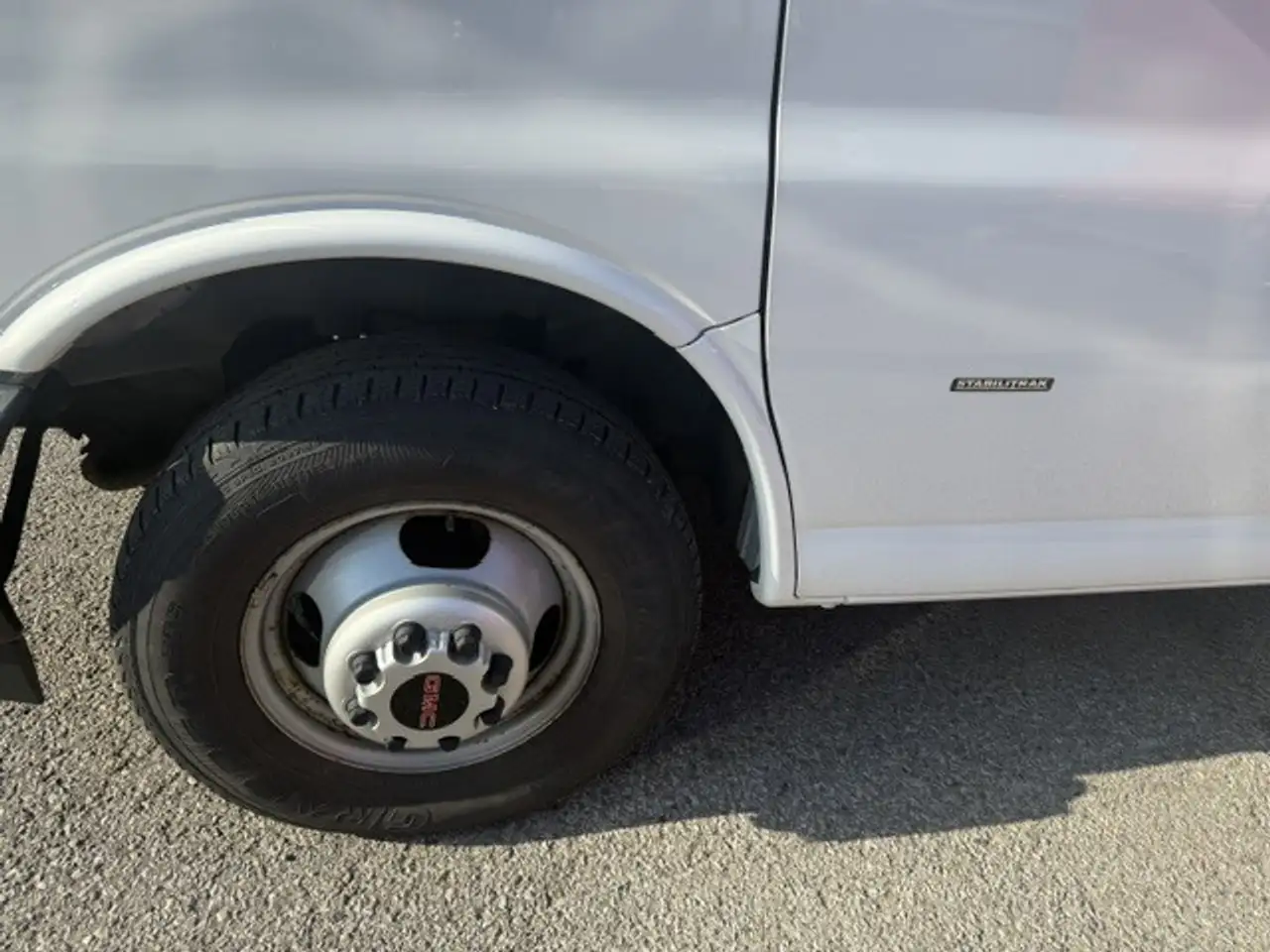 GMC Savana photo GMC Savana