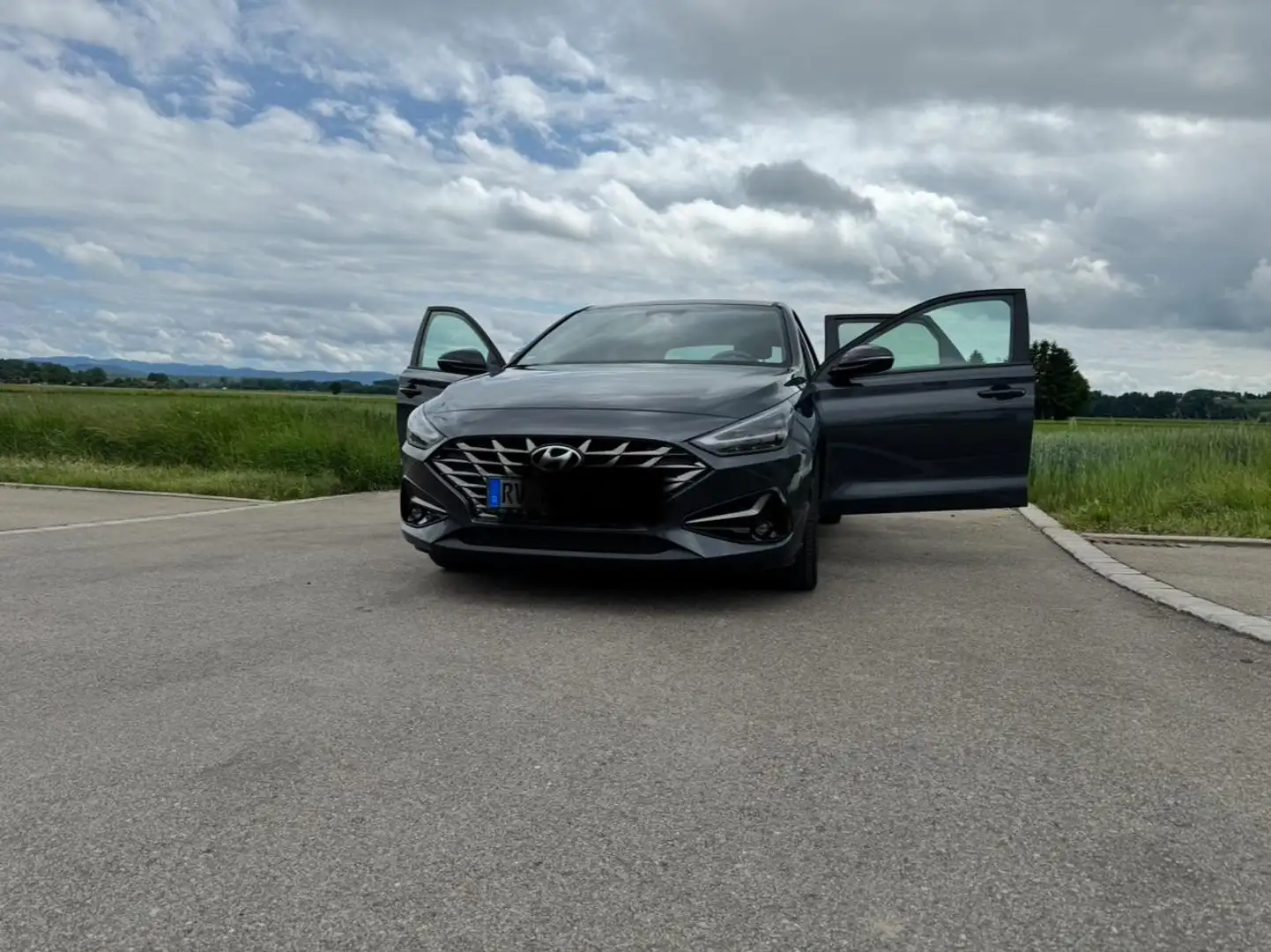 Hyundai i30 Connect & Go Grau - 2