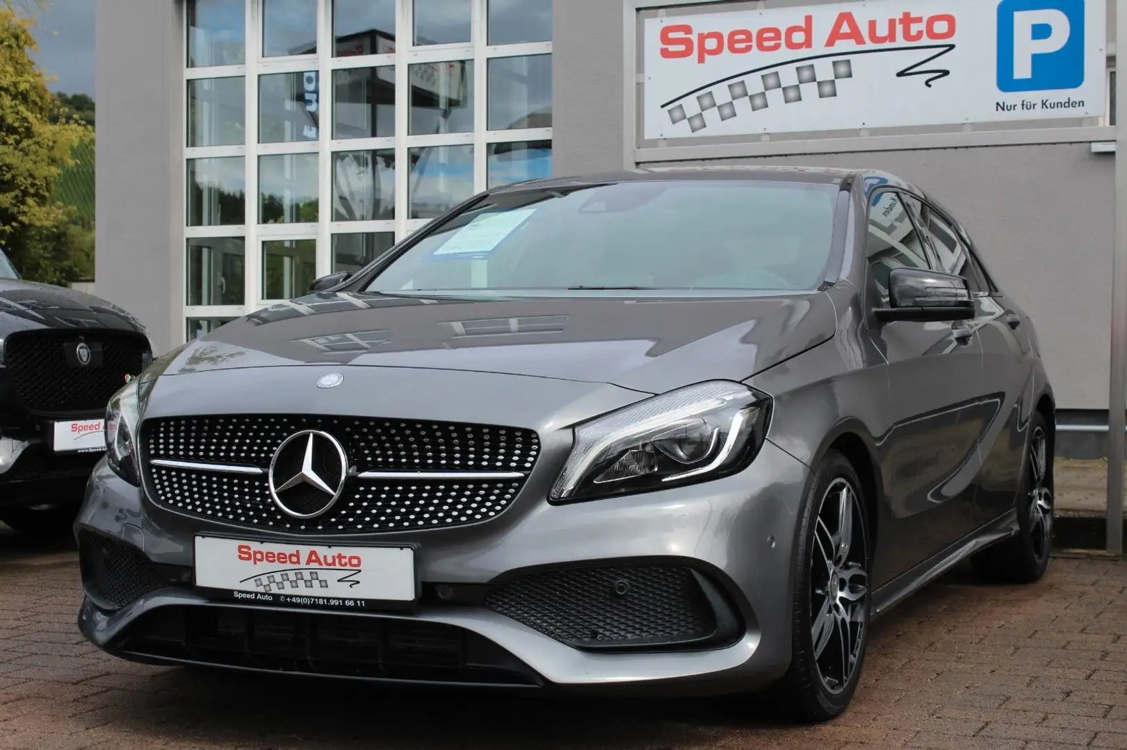 Mercedes-Benz A 200 AMG-LINE/NAVI/KAMERA/Bi-XENON/NIGHT/18ZOLL Grau - 2