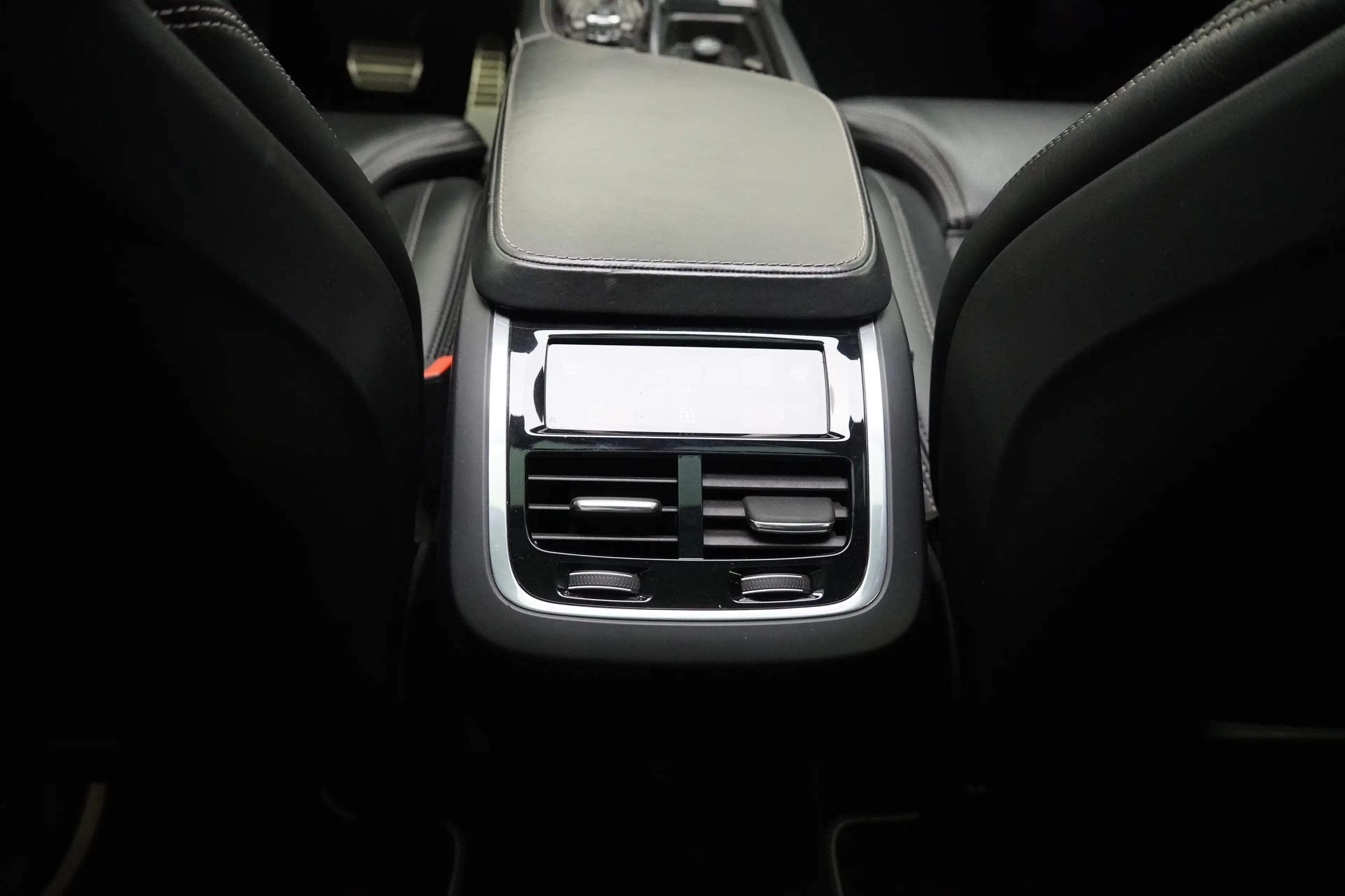 Volvo XC90 XC90 D5 AWD R-Design — photo 24