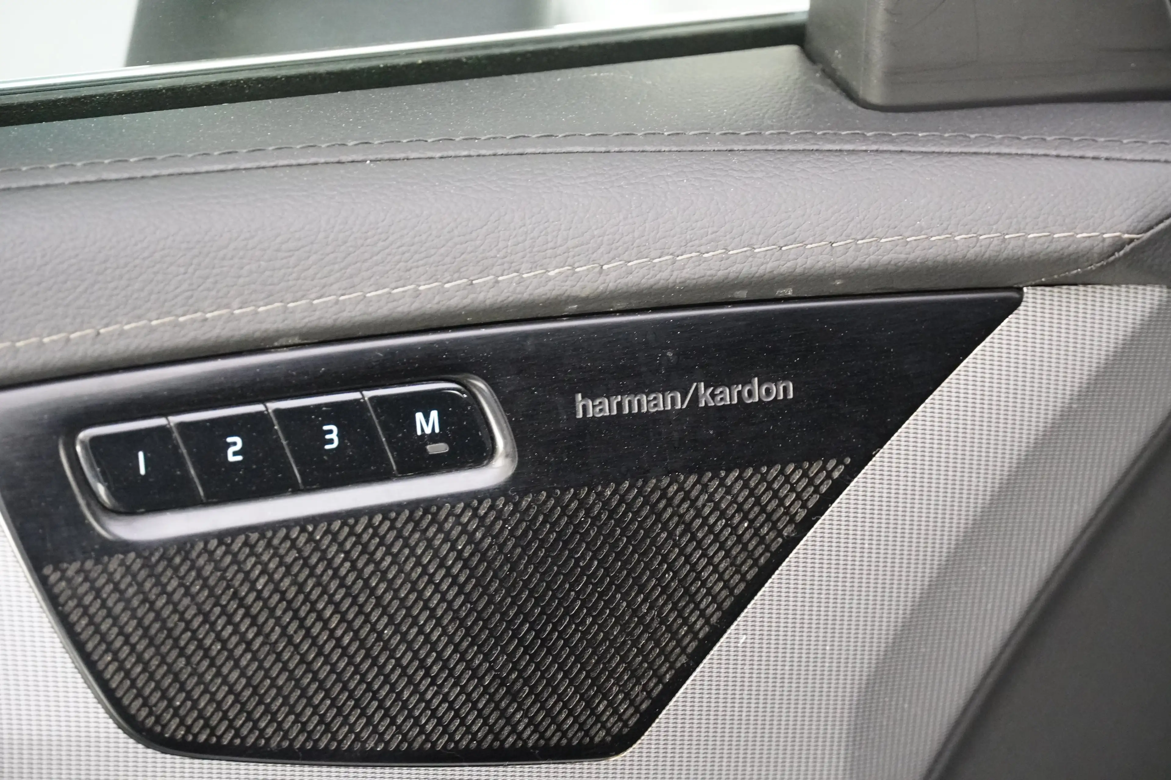 Volvo XC90 XC90 D5 AWD R-Design — photo 8