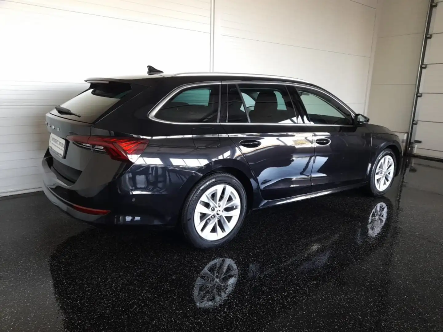 Skoda Octavia Combi STYLE 2,0 TDI DSG Schwarz - 2