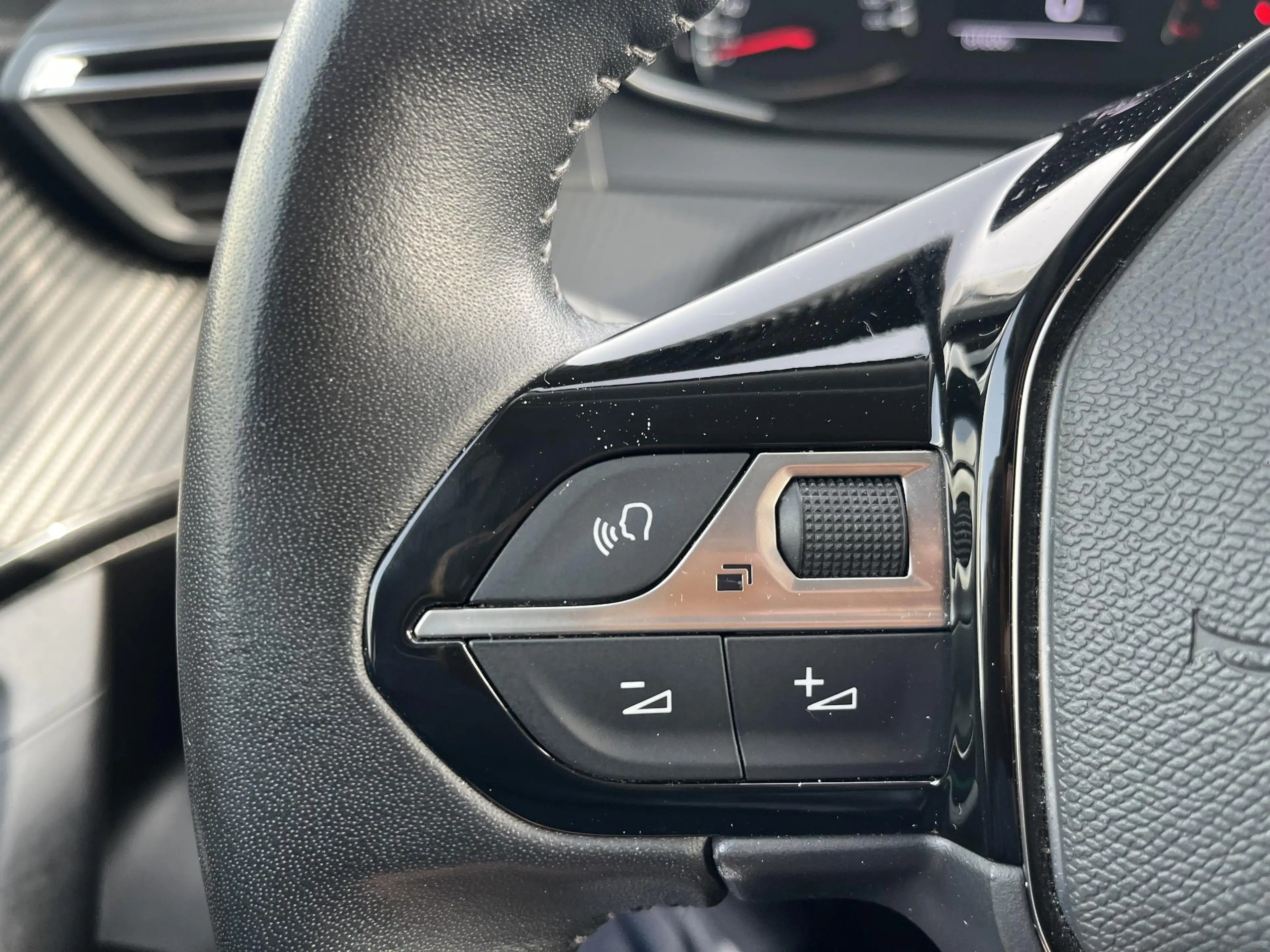 Peugeot 2008 1.2 PureTech Allure | Cruise Control | Navigatie | — photo 12