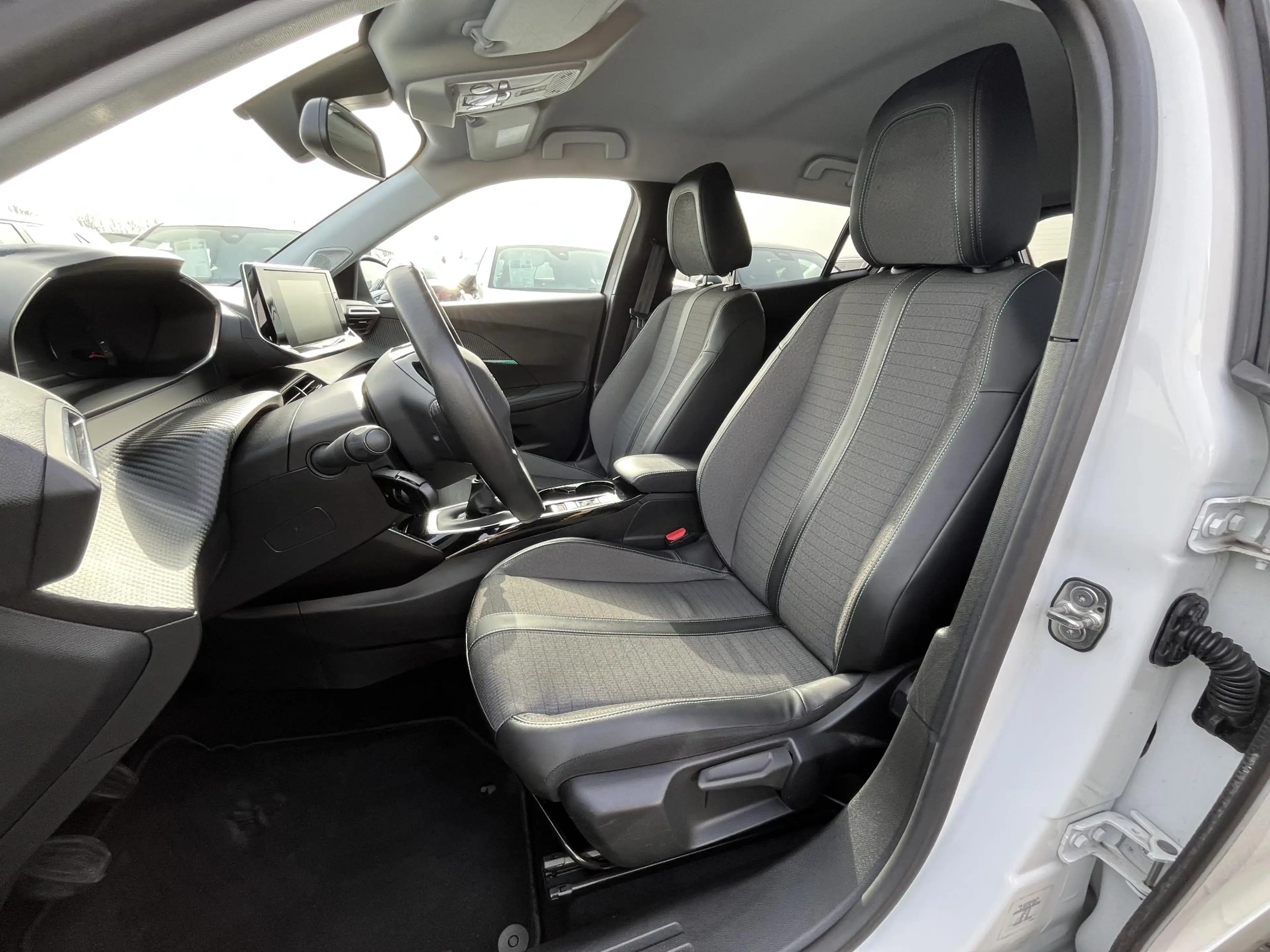 Peugeot 2008 1.2 PureTech Allure | Cruise Control | Navigatie | — photo 8