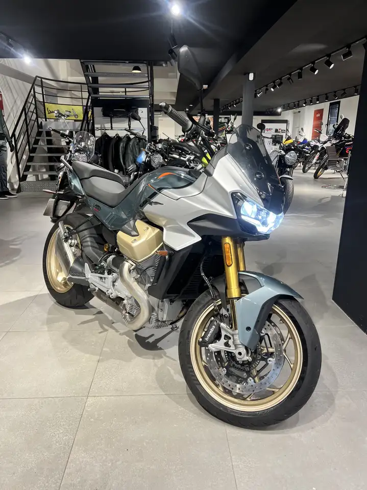 Moto Guzzi V 100