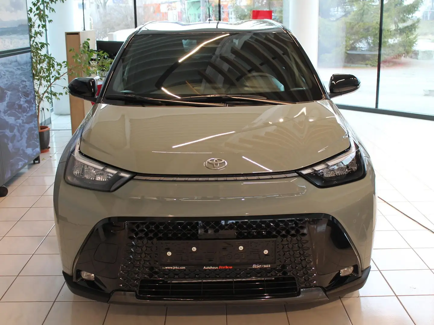 Toyota Aygo X Hybrid Aut. Lounge Grün - 2