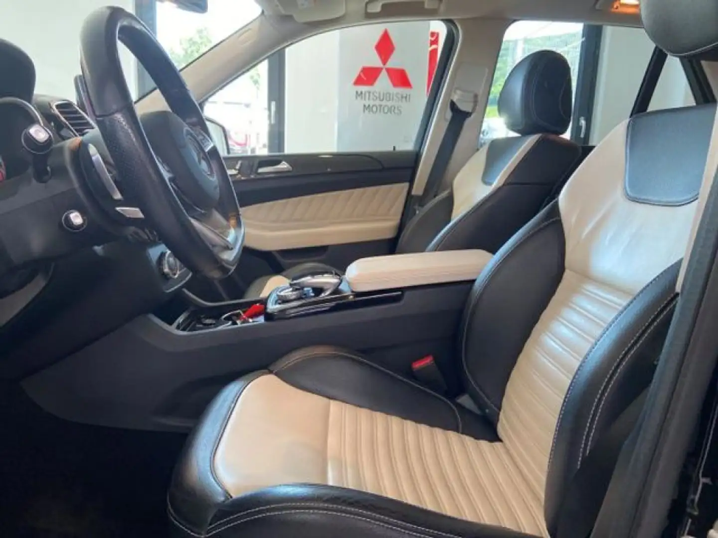 Mercedes-Benz GLE 500 4Matic Exclusive AMG Line Negru - 2