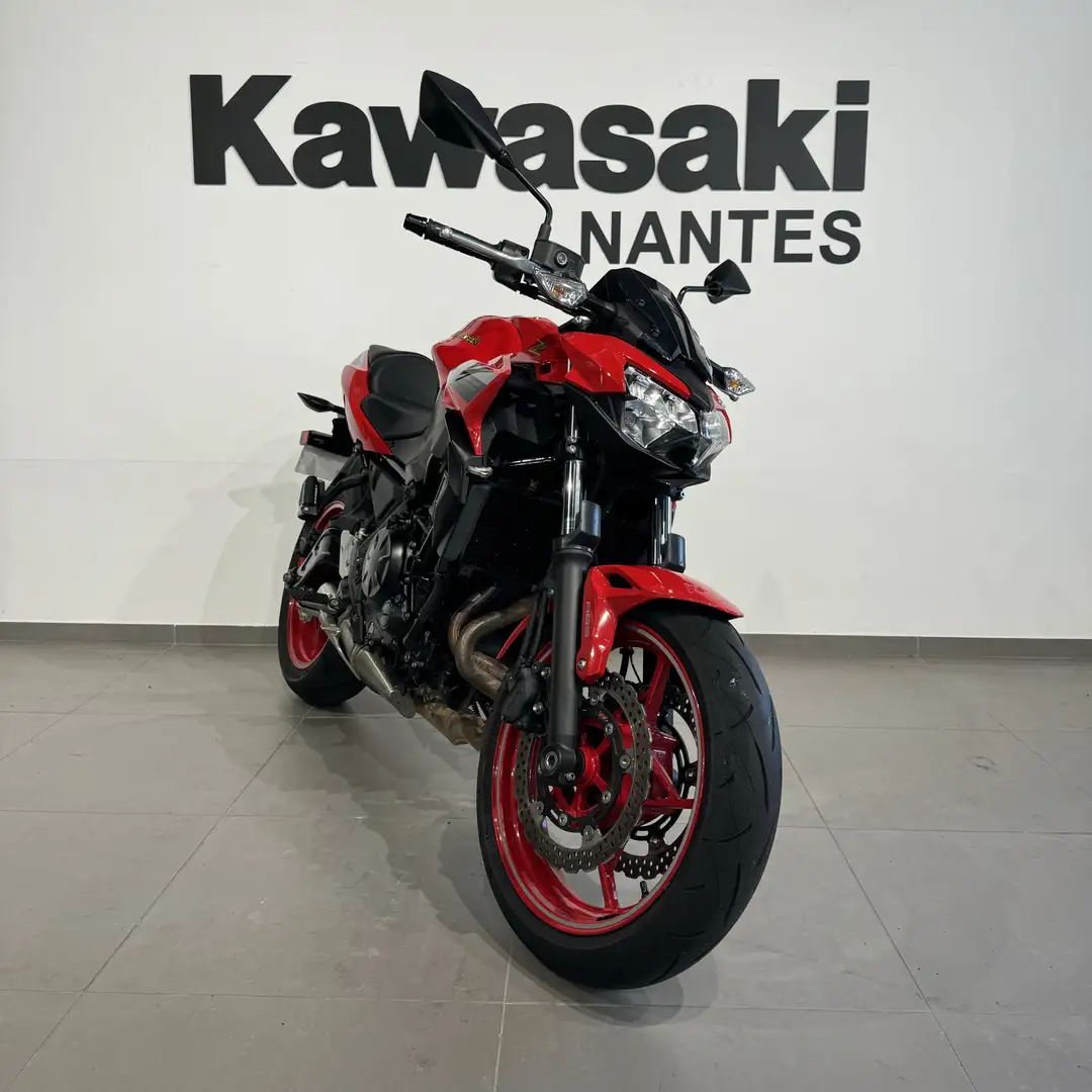 Kawasaki Z 650 crvena - 1