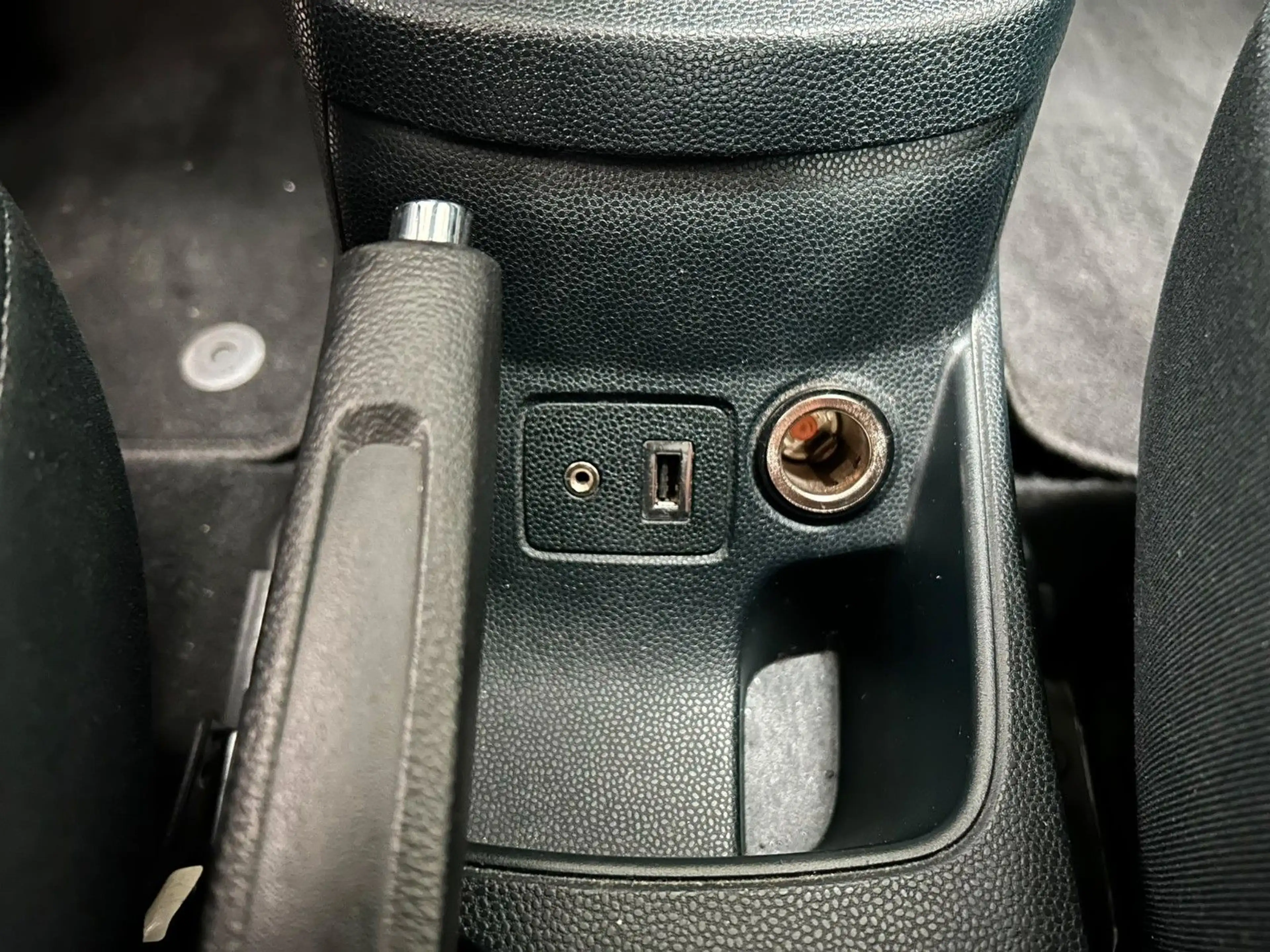Ford Fiesta Champions Edition Sitzheizung — photo 14