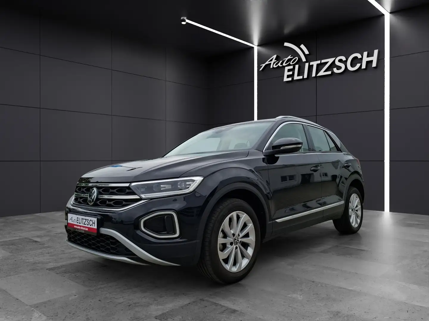 Volkswagen T-Roc TSI Style LED AHK Navi AID ACC RFK SH Schwarz - 2