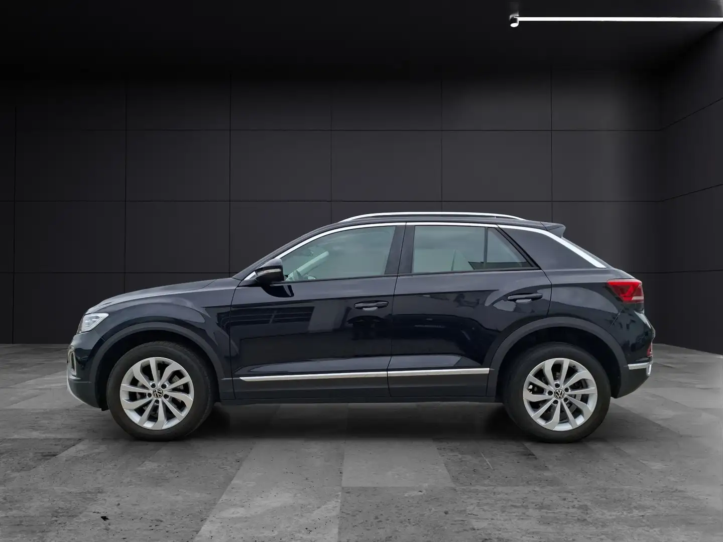 Volkswagen T-Roc TSI Style LED AHK Navi AID ACC RFK SH Schwarz - 2