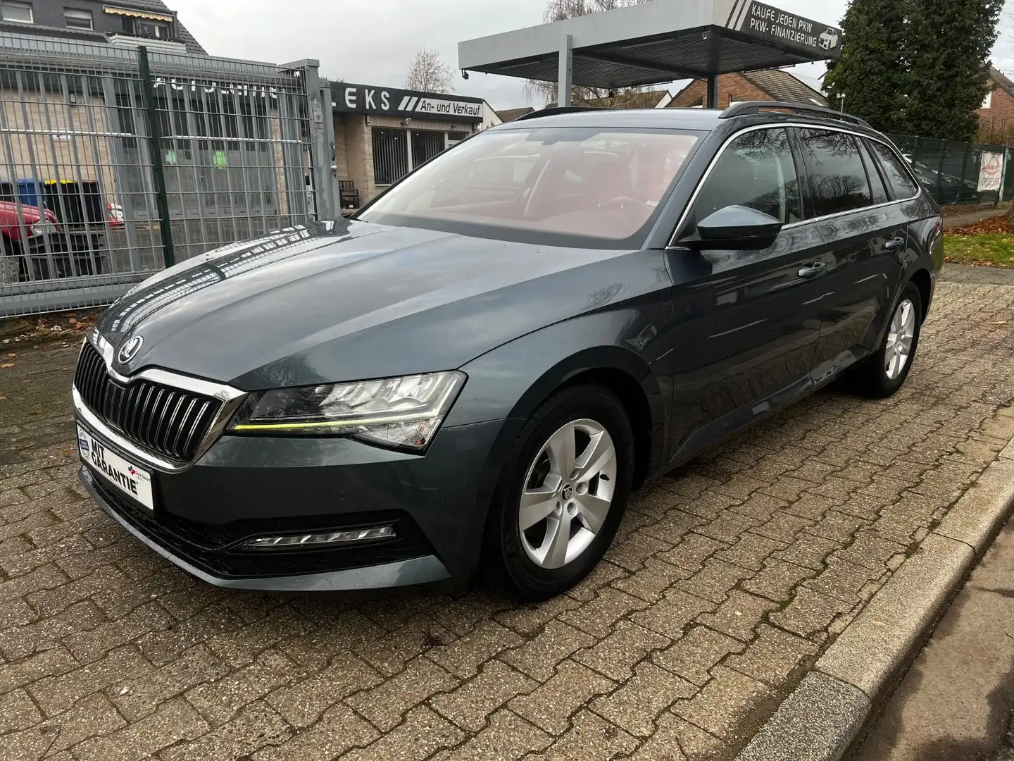 Skoda Superb Combi Ambition 1.HD/V.LEDER/PDC/NAVI/TÜV Gris - 2