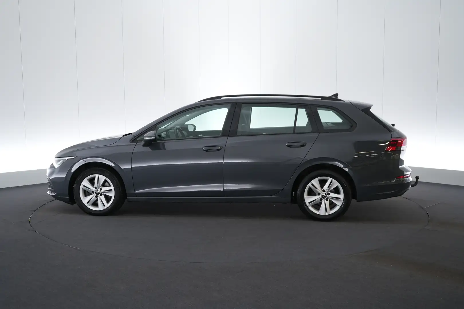 Volkswagen Golf Variant 2.0 TDi Life LED GPS PDC Carplay ACC Trekhaak Grijs - 2