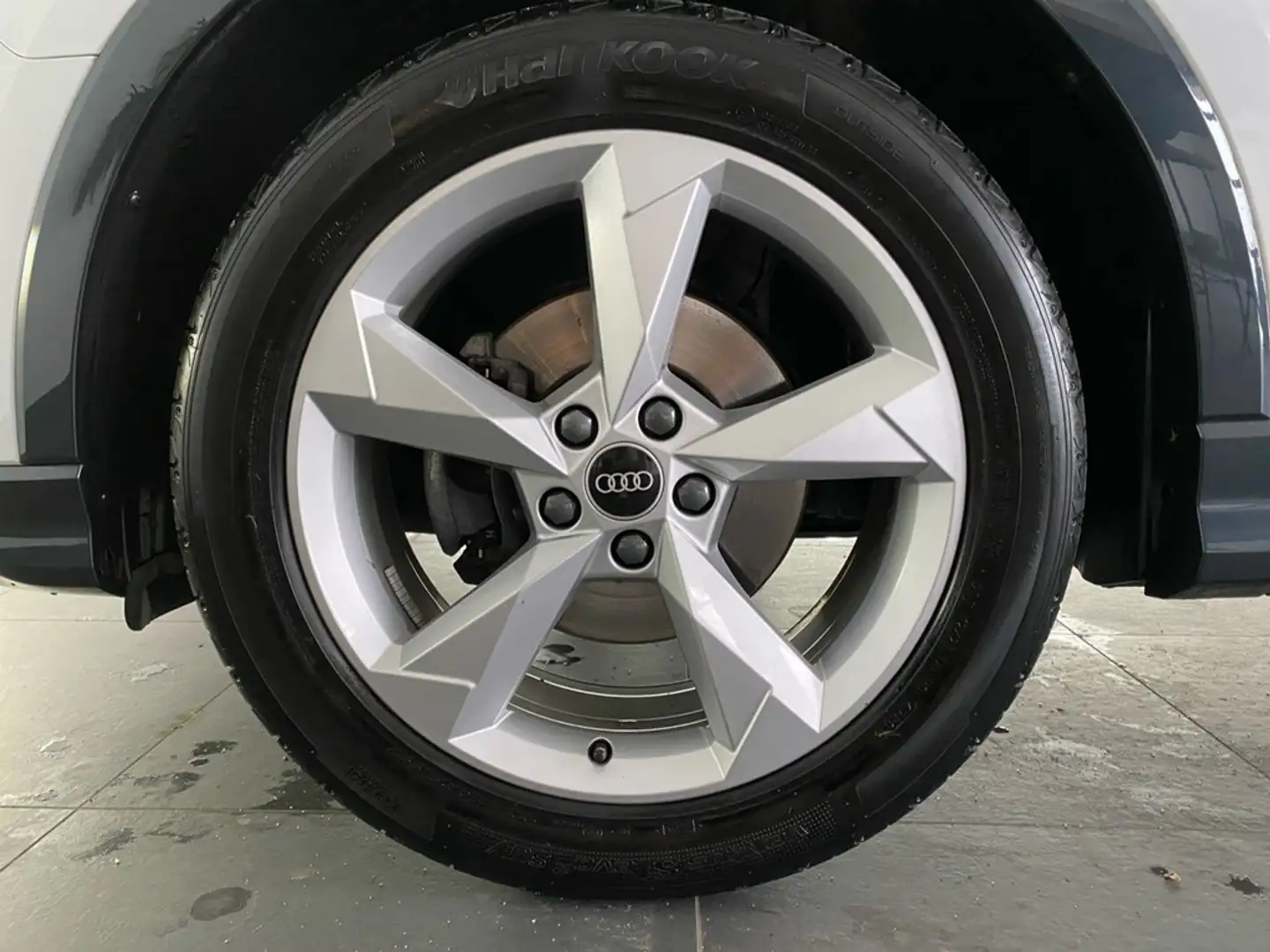 Audi Q3 35 TDI quattro advanced ACC+AHK+RFK+BLACK+NAVI Weiß - 2