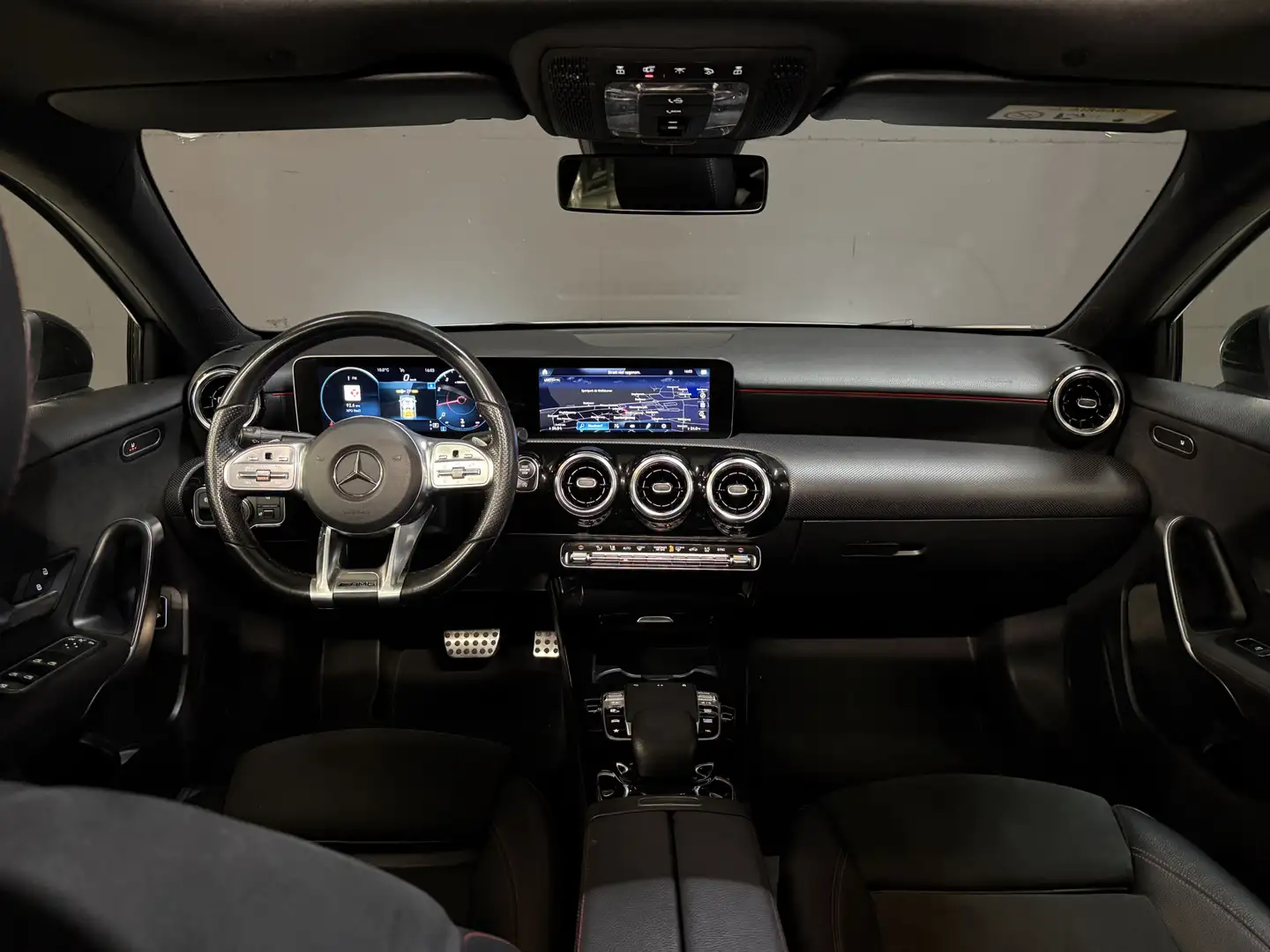 Mercedes-Benz A 200 Launch Edition Premium | AMG Line | Panoramadak | Grey - 2