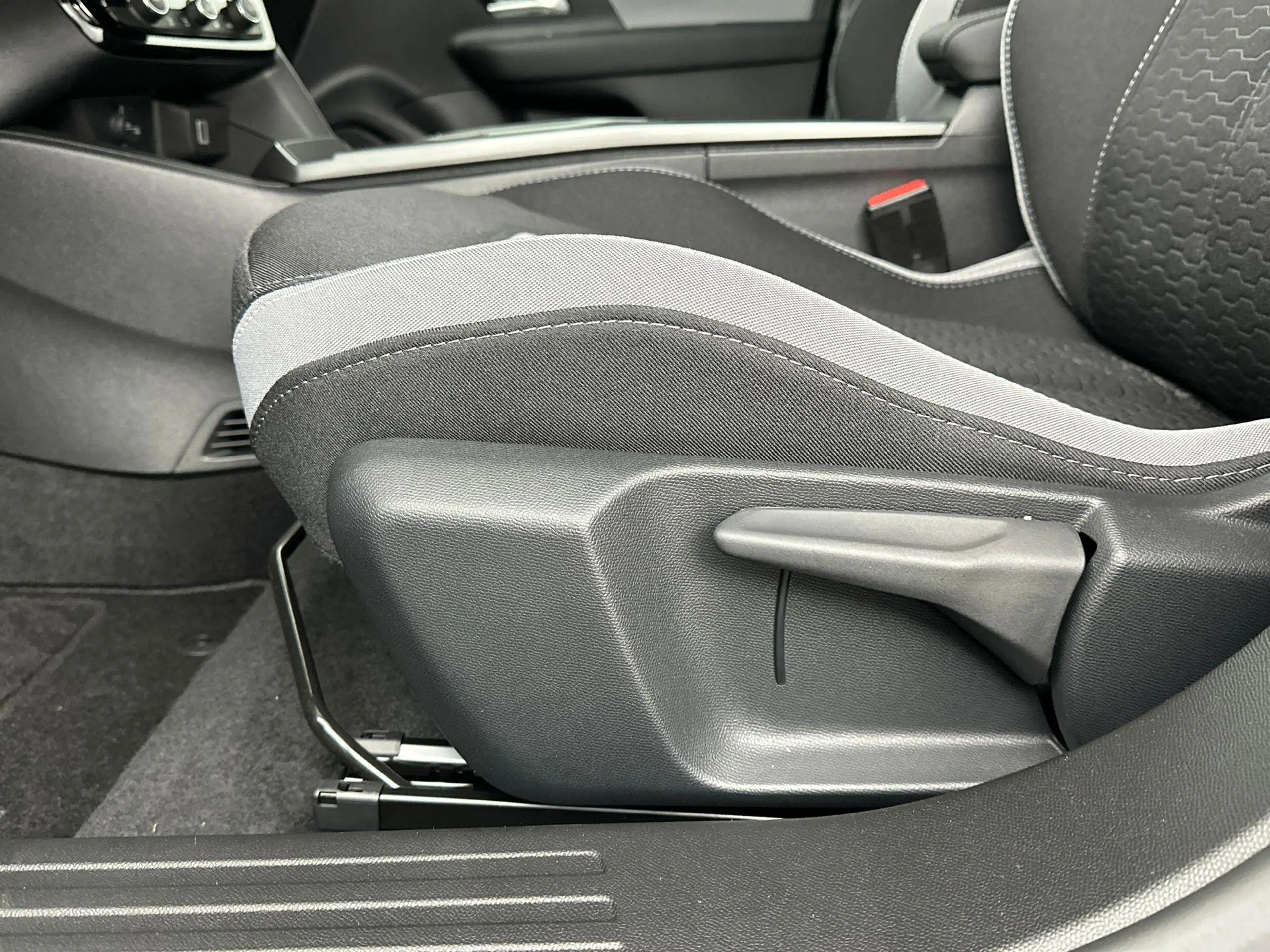 Opel Mokka-E Electric Business Edition 54 kWh — photo 12